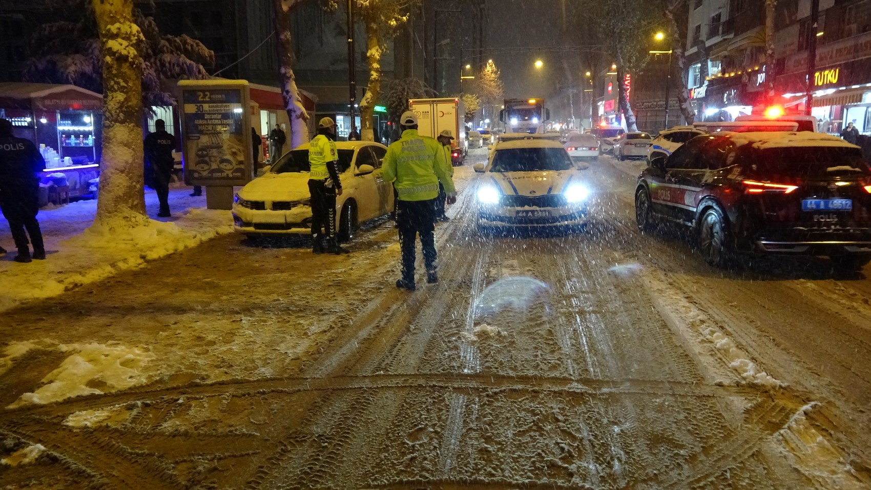 Kadınların bıçaklı kavgası kanlı bitti: 1 ölü, 1 yaralı