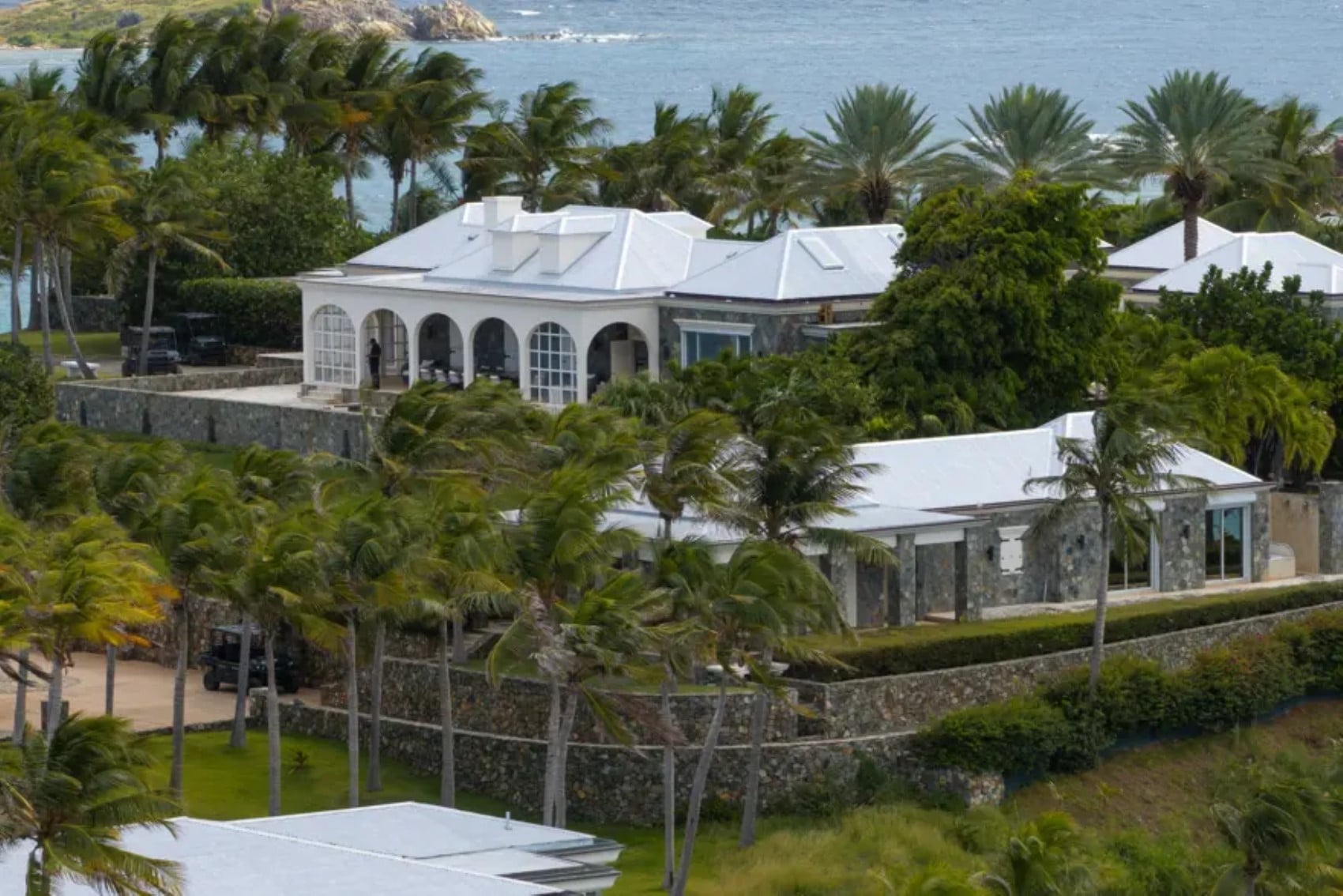 Epstein skandalının yaşandığı adadan ilk fotoğraflar! 'Tüyler ürpertici manzara'