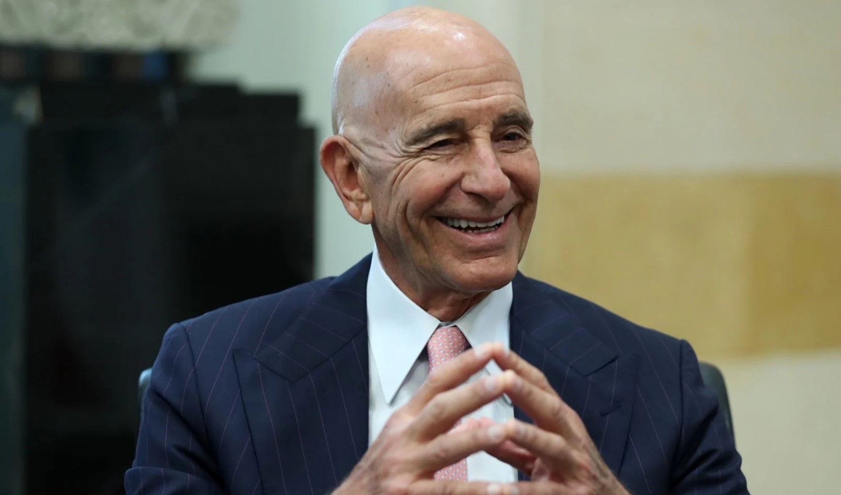 Son zamanların tartışmalı ismi Tom Barrack Yunan gazetesine konuştu: Vitesi daha da yükseltti!