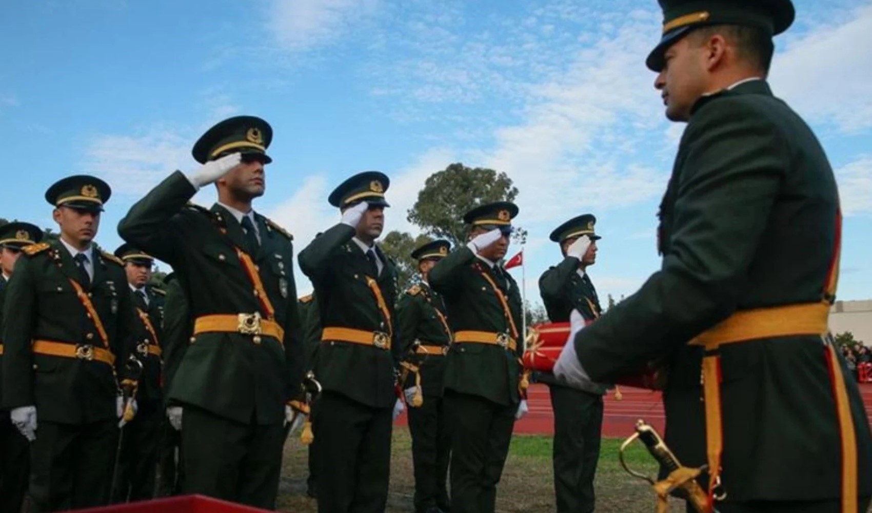 Kılıçlı yemin sonrası ihraç edilen teğmen bakkal oldu
