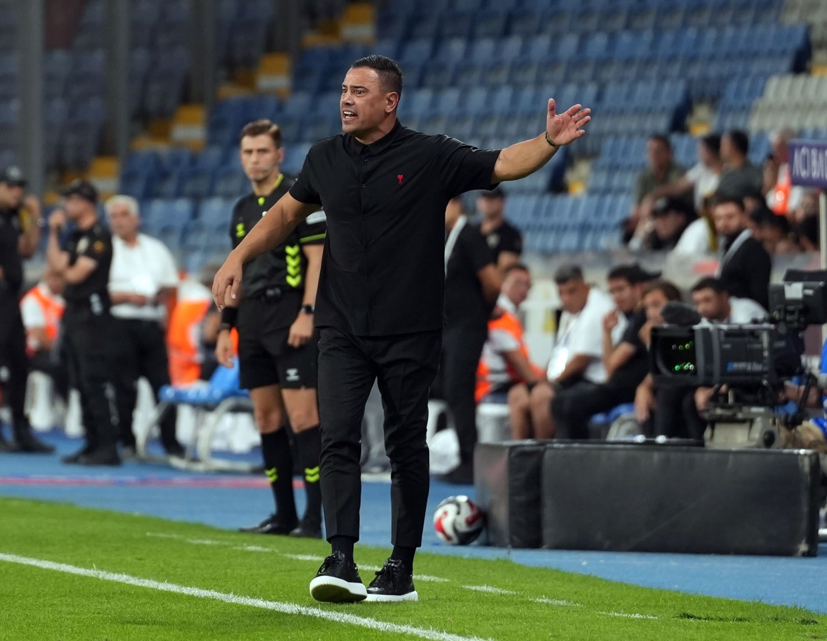 Süper Lig'de 14 haftada 12 teknik direktör değişikliği