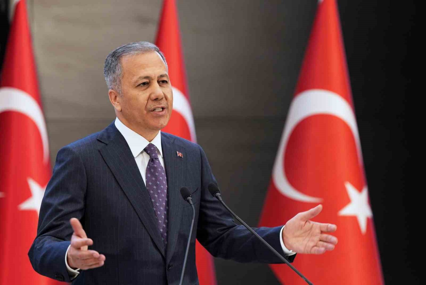 Aralarında kriz olduğu iddiaları ortalıkta dolaşıyordu: Ali Yerlikaya bu kez Bülent Turan'ı uçağa almadı