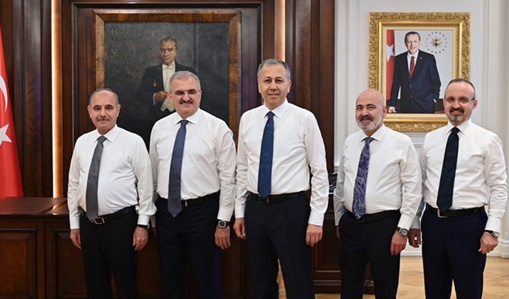 Ali Yerlikaya bu kez Bülent Turan'ı uçağa almadı