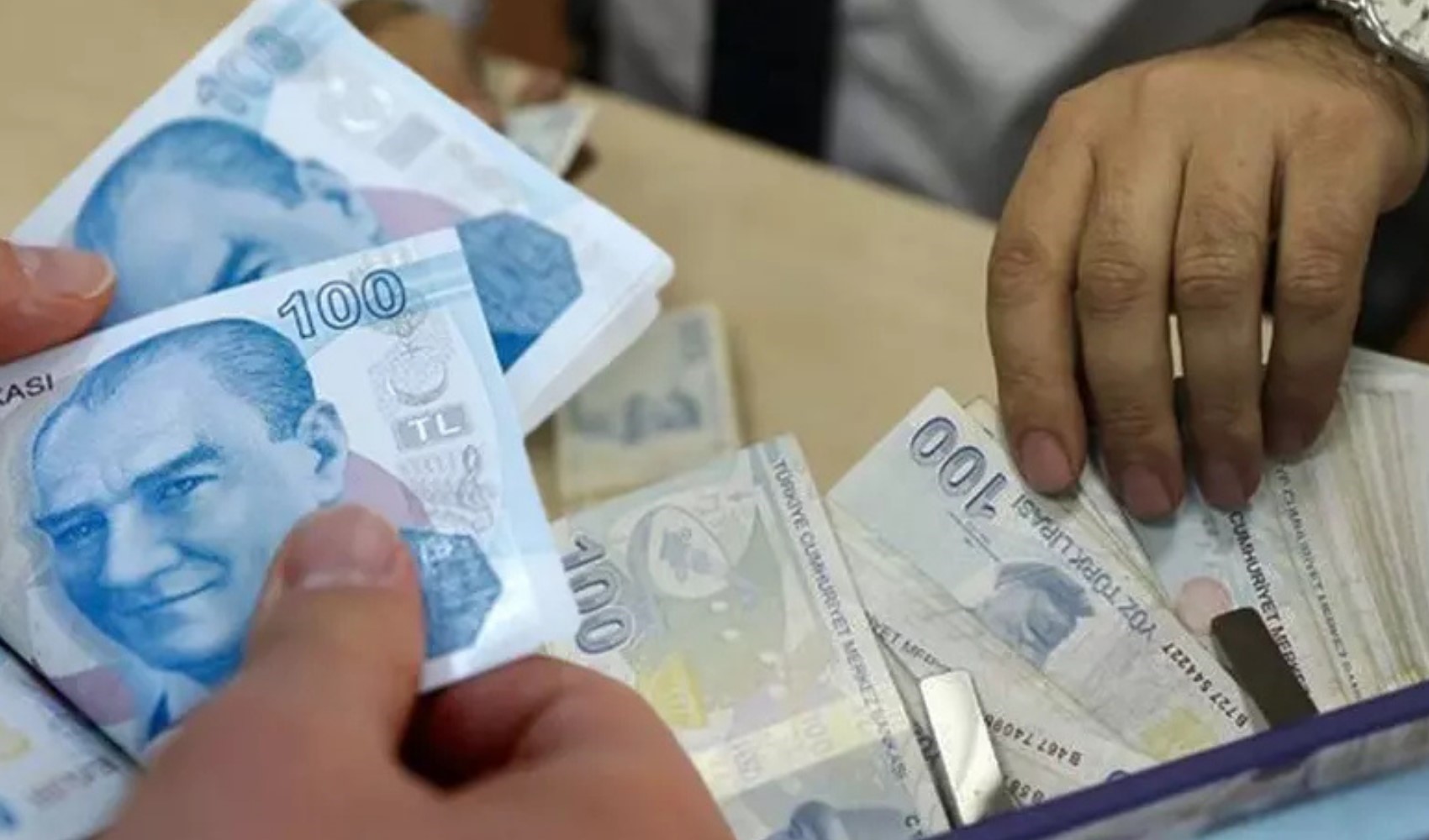 Son Dakika... Büyük tepki çeken üst düzey kamu görevlisine seyyanen zam geri çekildi!