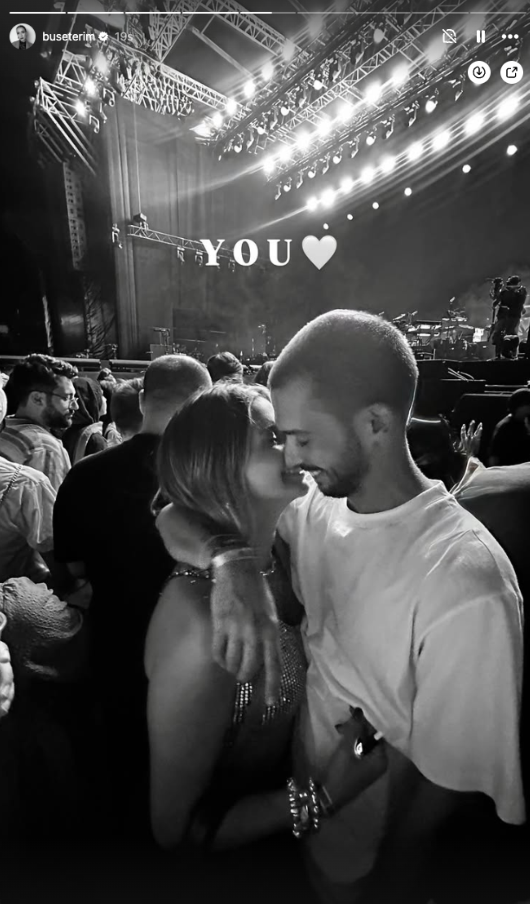 Volkan Bahçekapılı'yla boşanmıştı: Buse Terim yeni sevgilisiyle peş peşe fotoğraflarını paylaştı