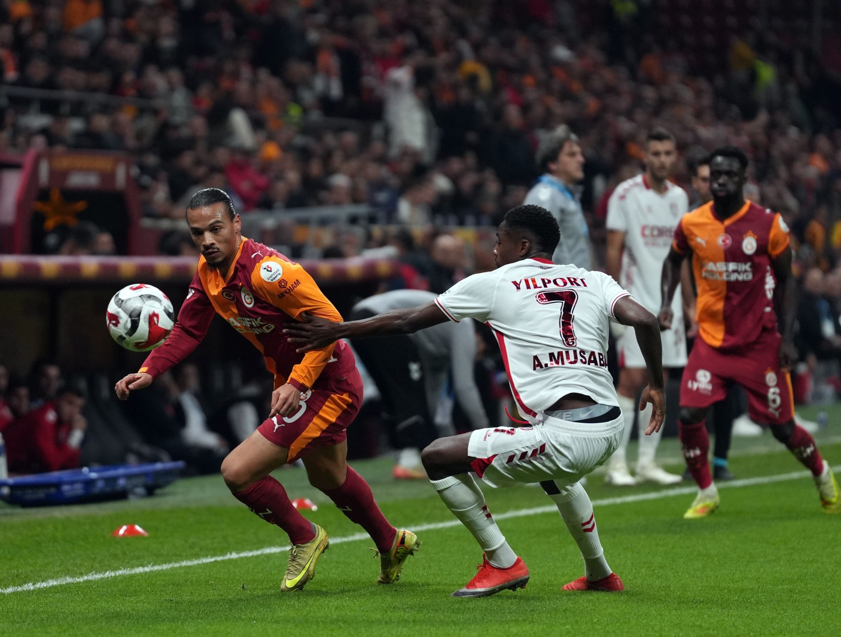 Galatasaray- Samsunspor maçındaki tartışmalı penaltı pozisyonu için kim ne dedi? Trio ekibi yorumladı