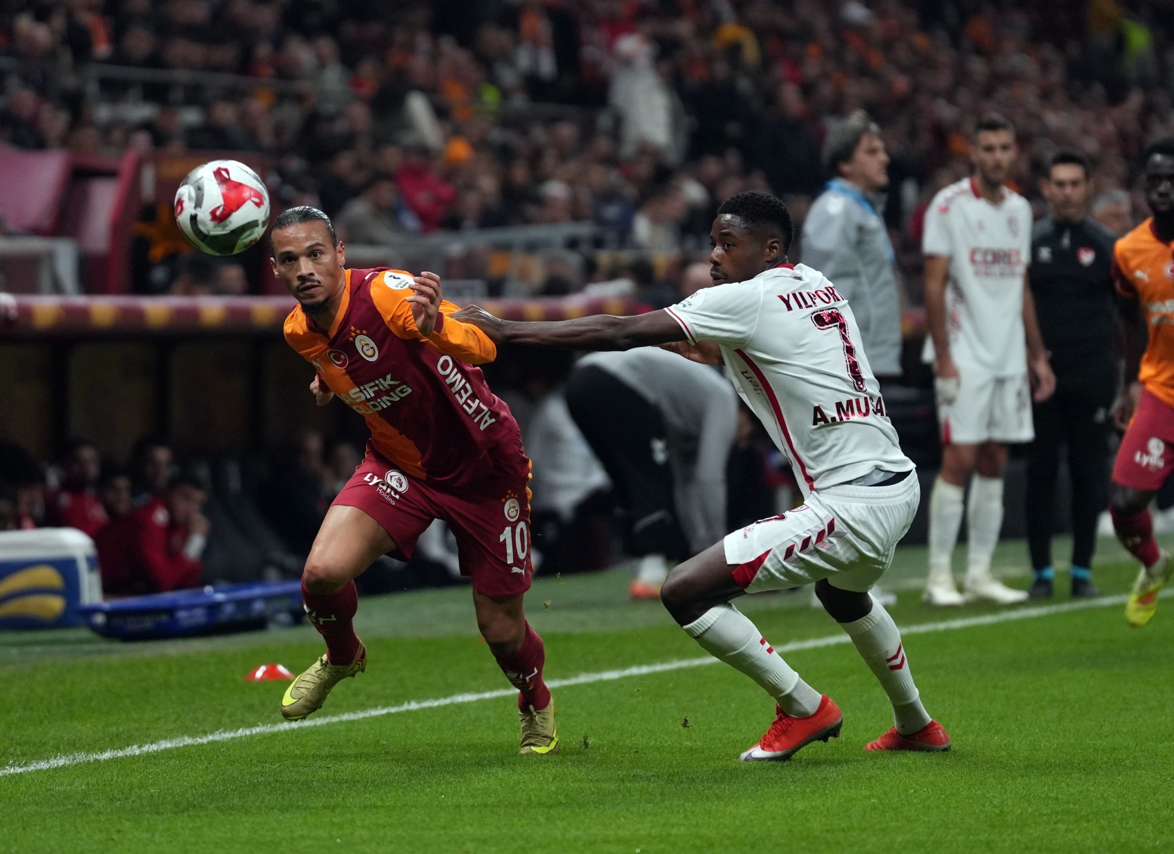 Galatasaray- Samsunspor maçındaki tartışmalı penaltı pozisyonu için kim ne dedi? Trio ekibi yorumladı