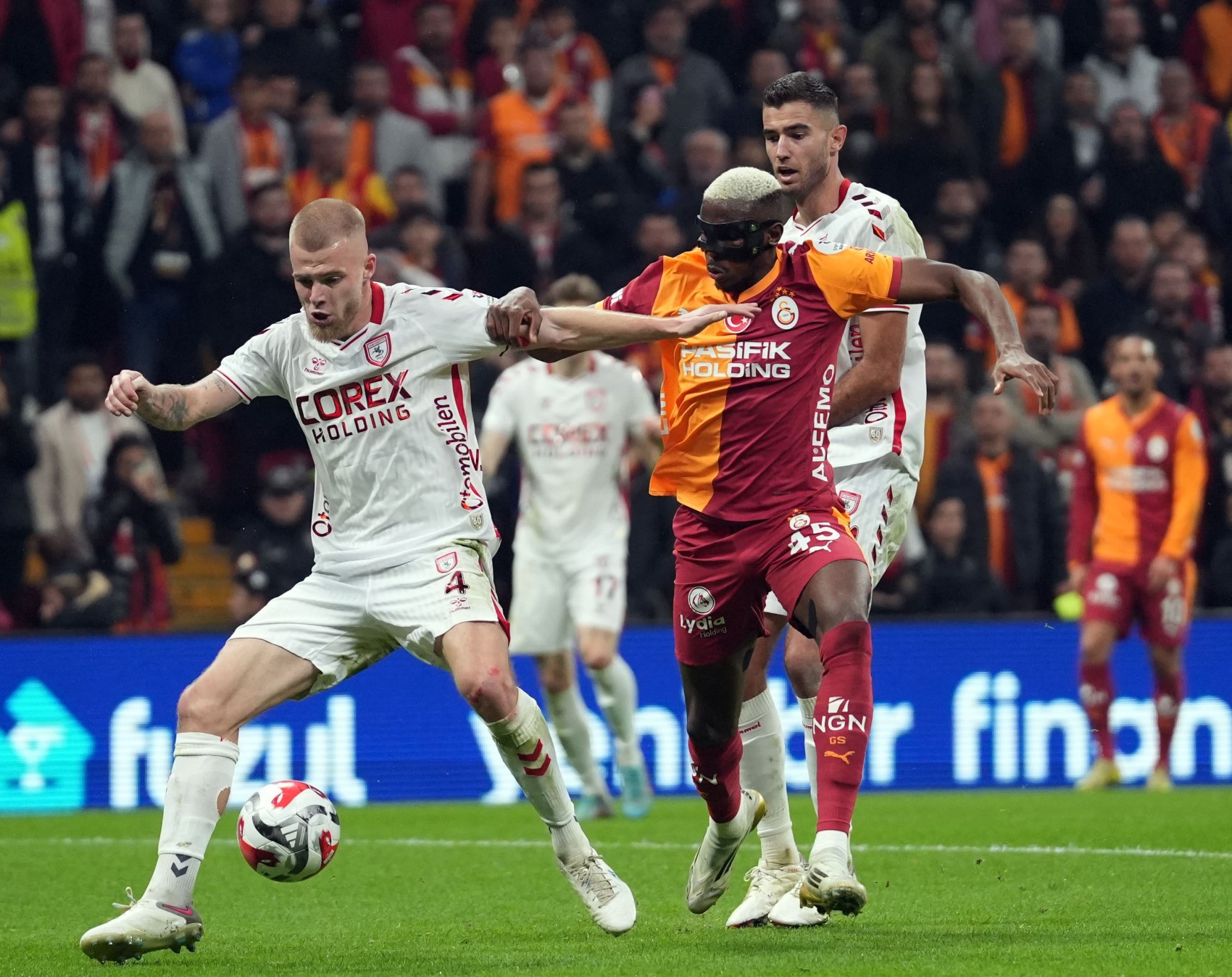 Galatasaray- Samsunspor maçındaki tartışmalı penaltı pozisyonu için kim ne dedi? Trio ekibi yorumladı