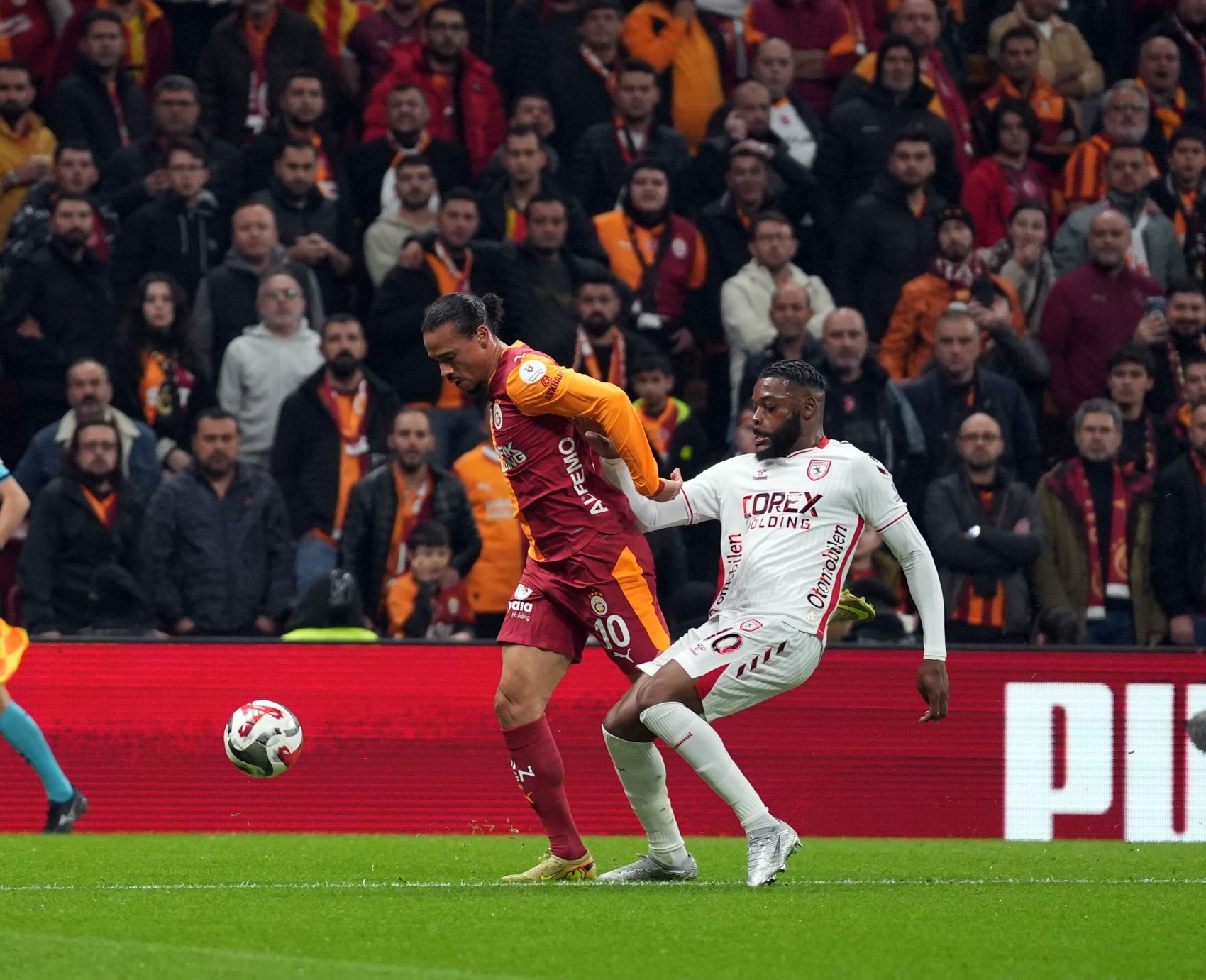 Galatasaray- Samsunspor maçındaki tartışmalı penaltı pozisyonu için kim ne dedi? Trio ekibi yorumladı