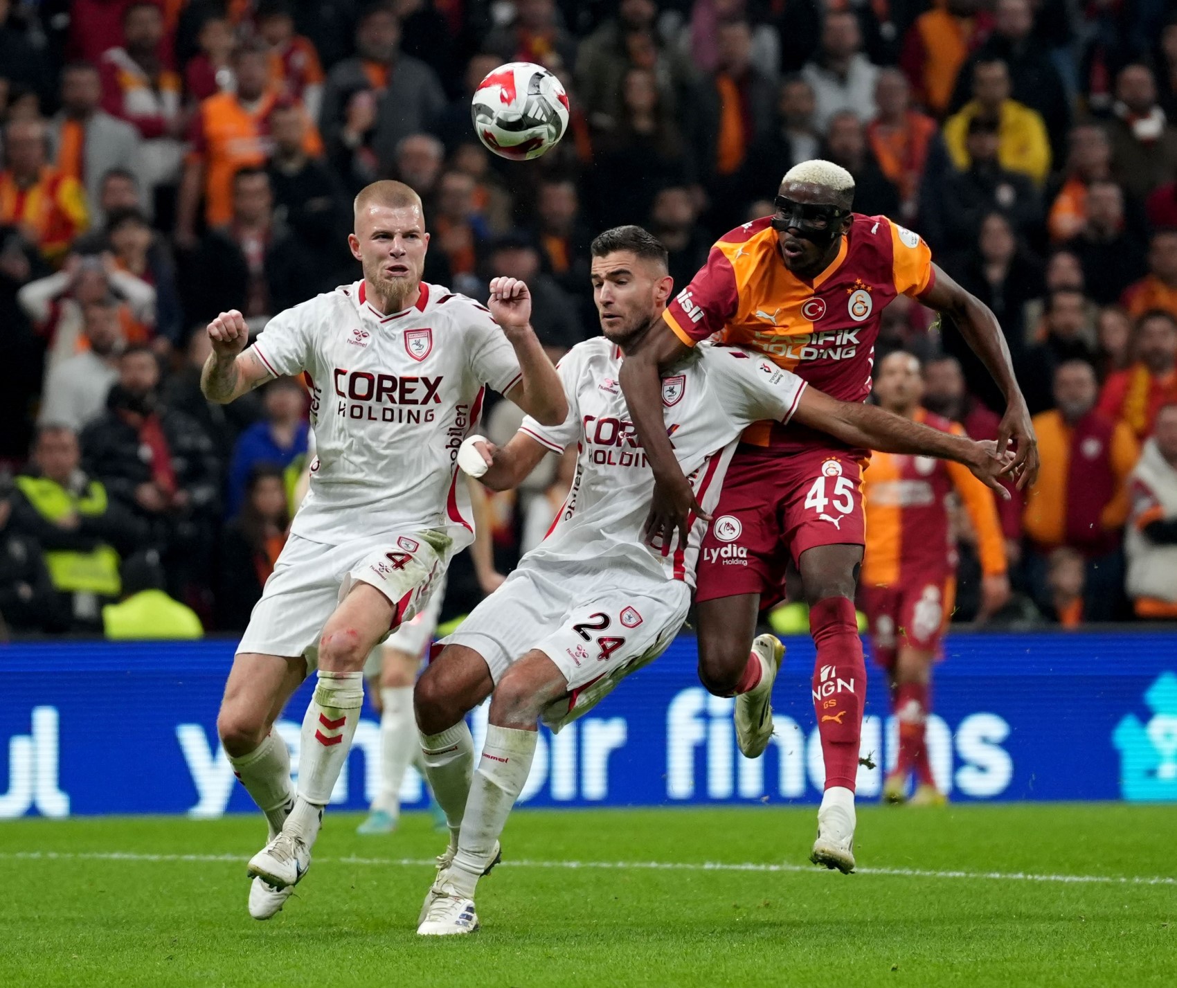 Galatasaray- Samsunspor maçındaki tartışmalı penaltı pozisyonu için kim ne dedi? Trio ekibi yorumladı