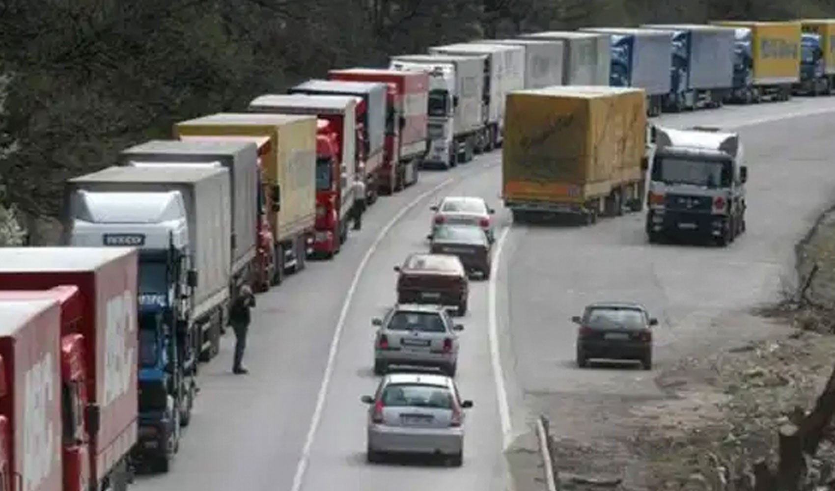 Yunanistan'daki çiftçi grevi sınırı felç etti: Bakanlıktan TIR şoförlerine uyarı