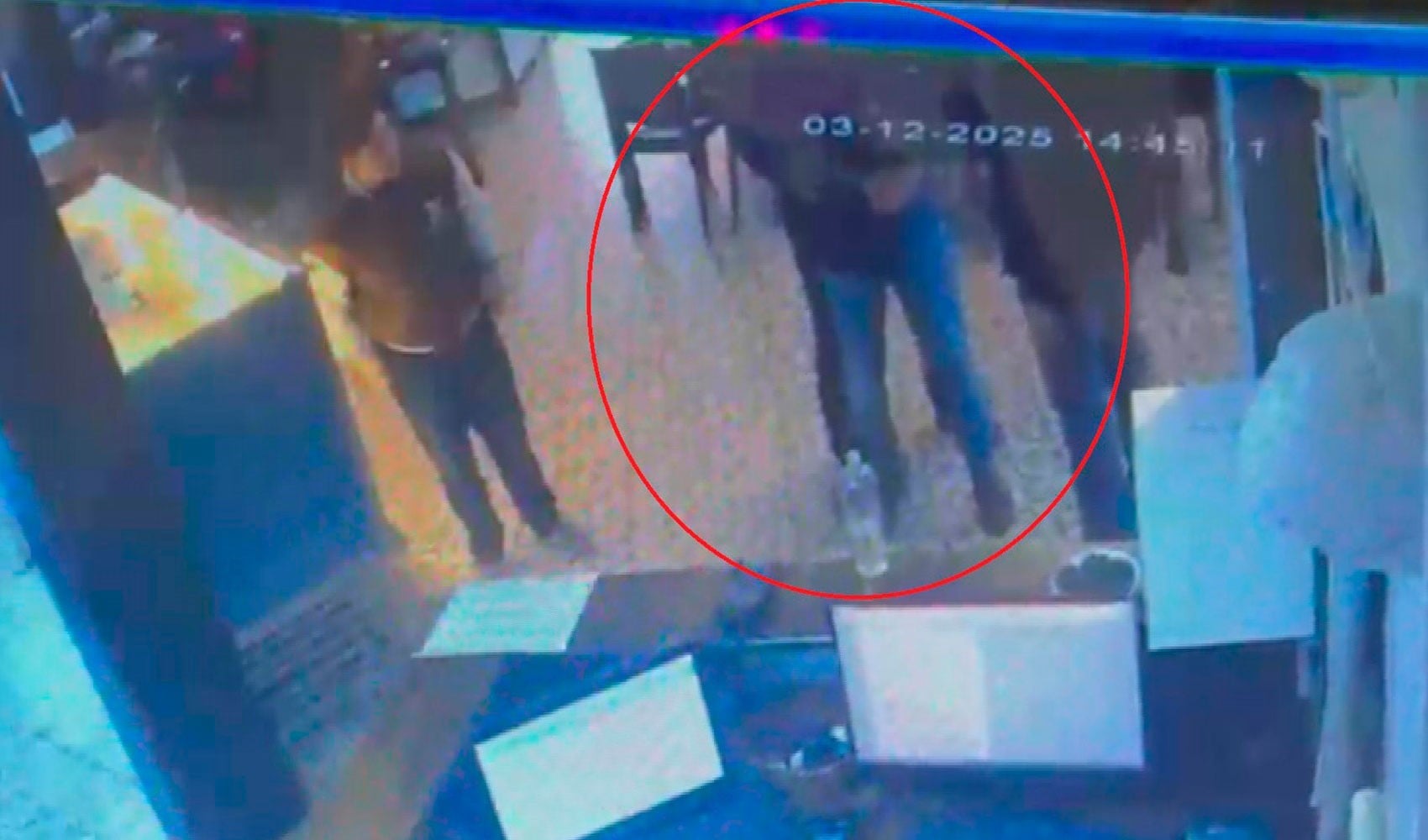 Müşteri 'ölüyorum' diye bağırdı, garson Heimlich manevrasıyla can kurtardı