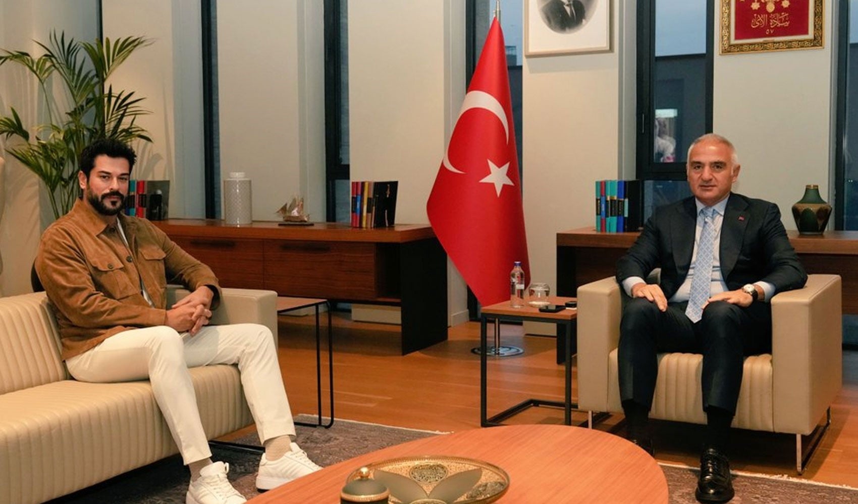 Burak Özçivit Bakan Ersoy'u ziyaret etti: 'Çok güzel işlere imza atacağız'