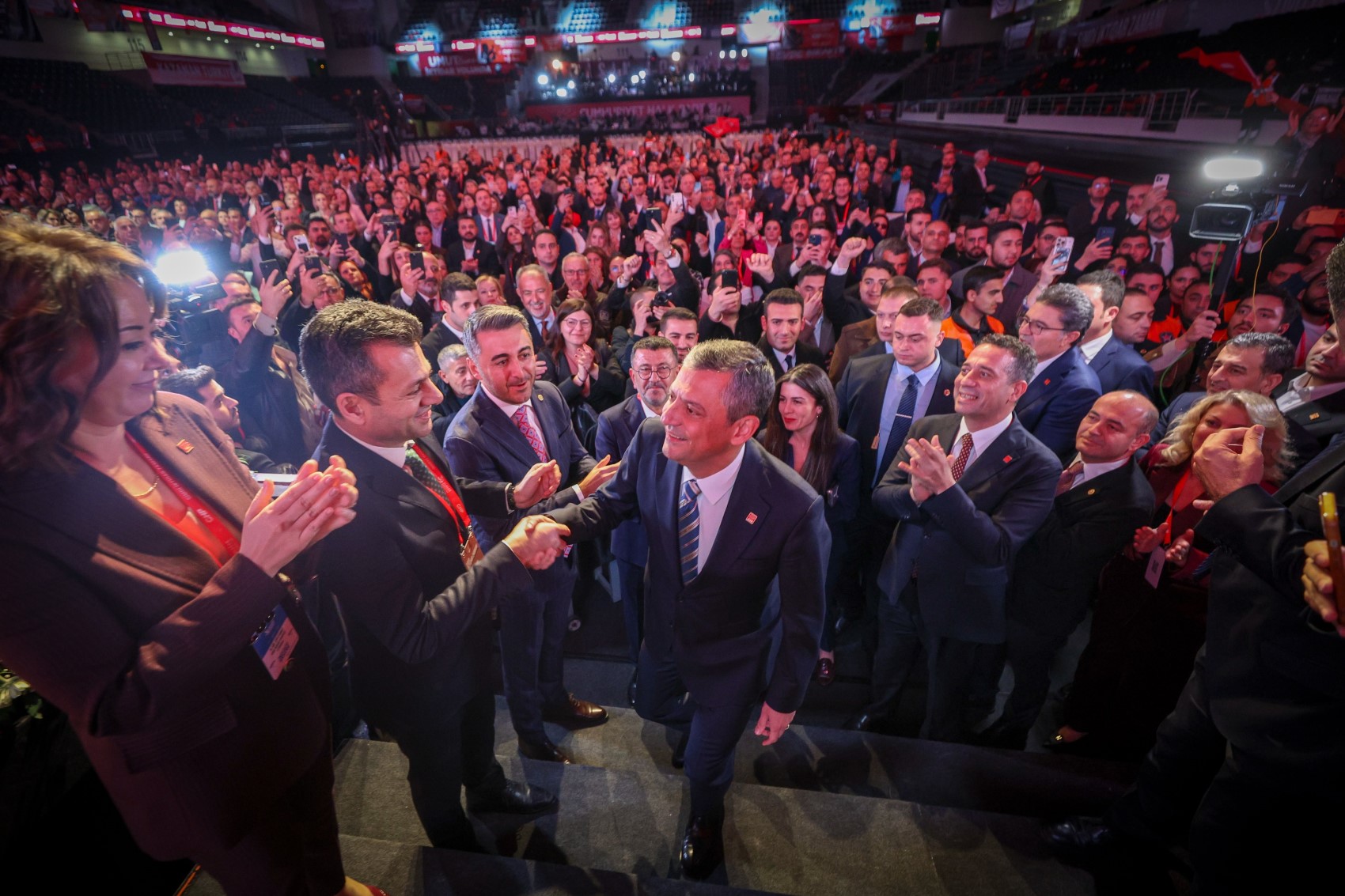 Özgür Özel'in A Takımı belli oldu! İşte CHP'nin yeni MYK'sı