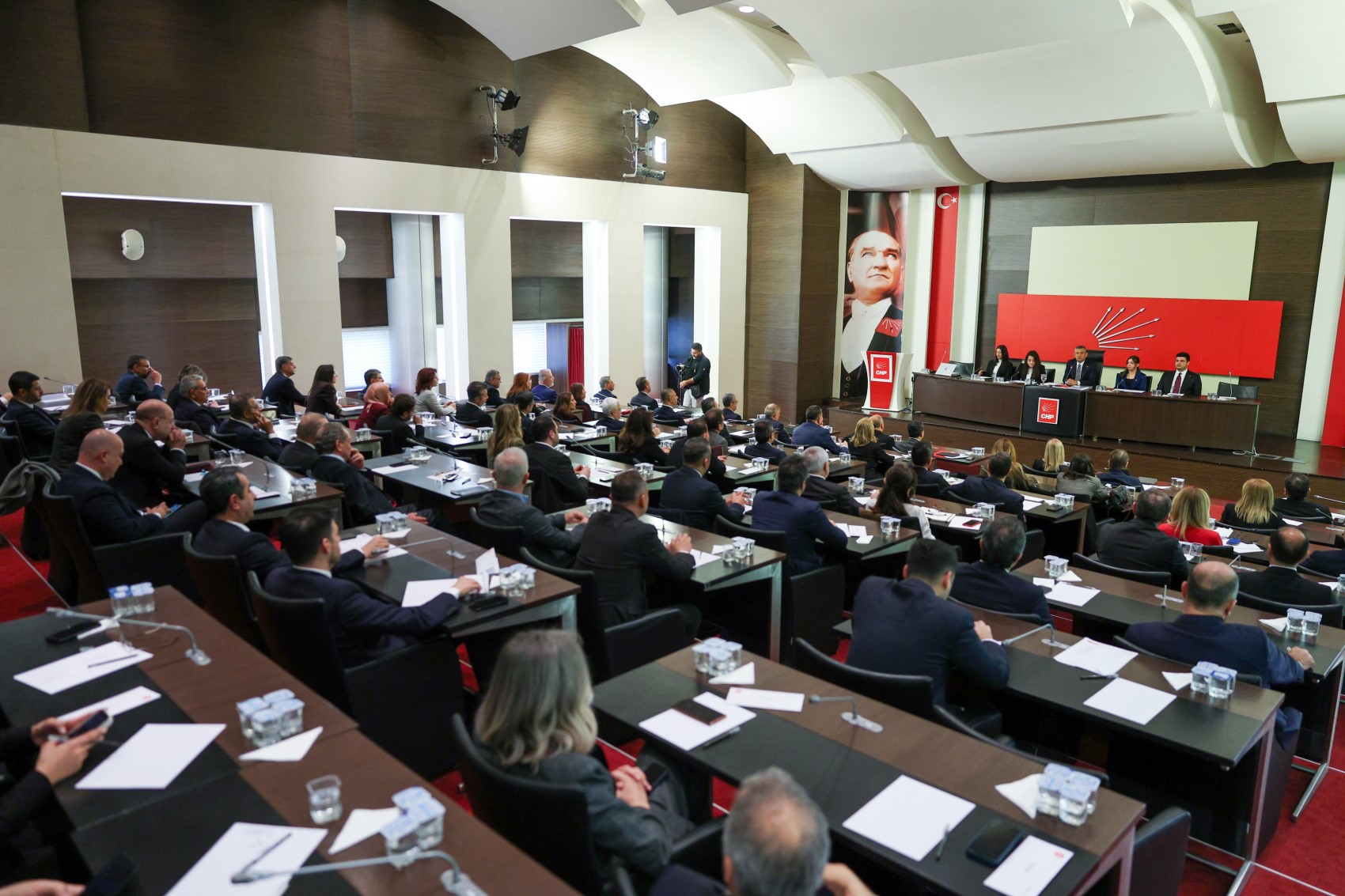 Özgür Özel'in A Takımı belli oldu! İşte CHP'nin yeni MYK'sı