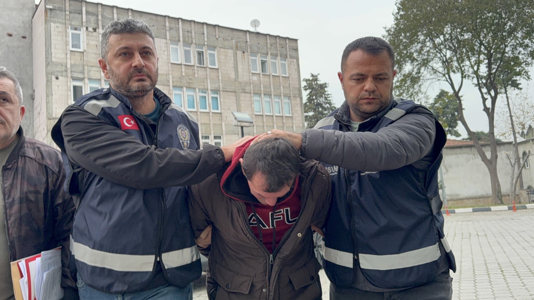 Tartıştığı üvey oğlunu bıçaklayarak öldürdü