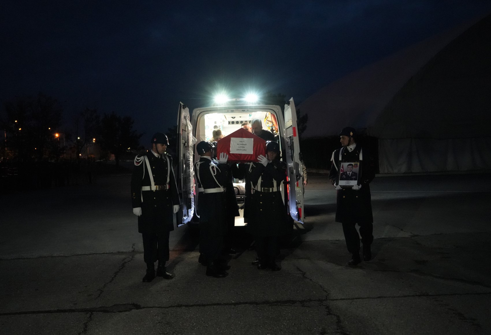 Üsteğmen Ali Kablan silah kazasında hayatını kaybetti: Makam odasında gerçekleşti
