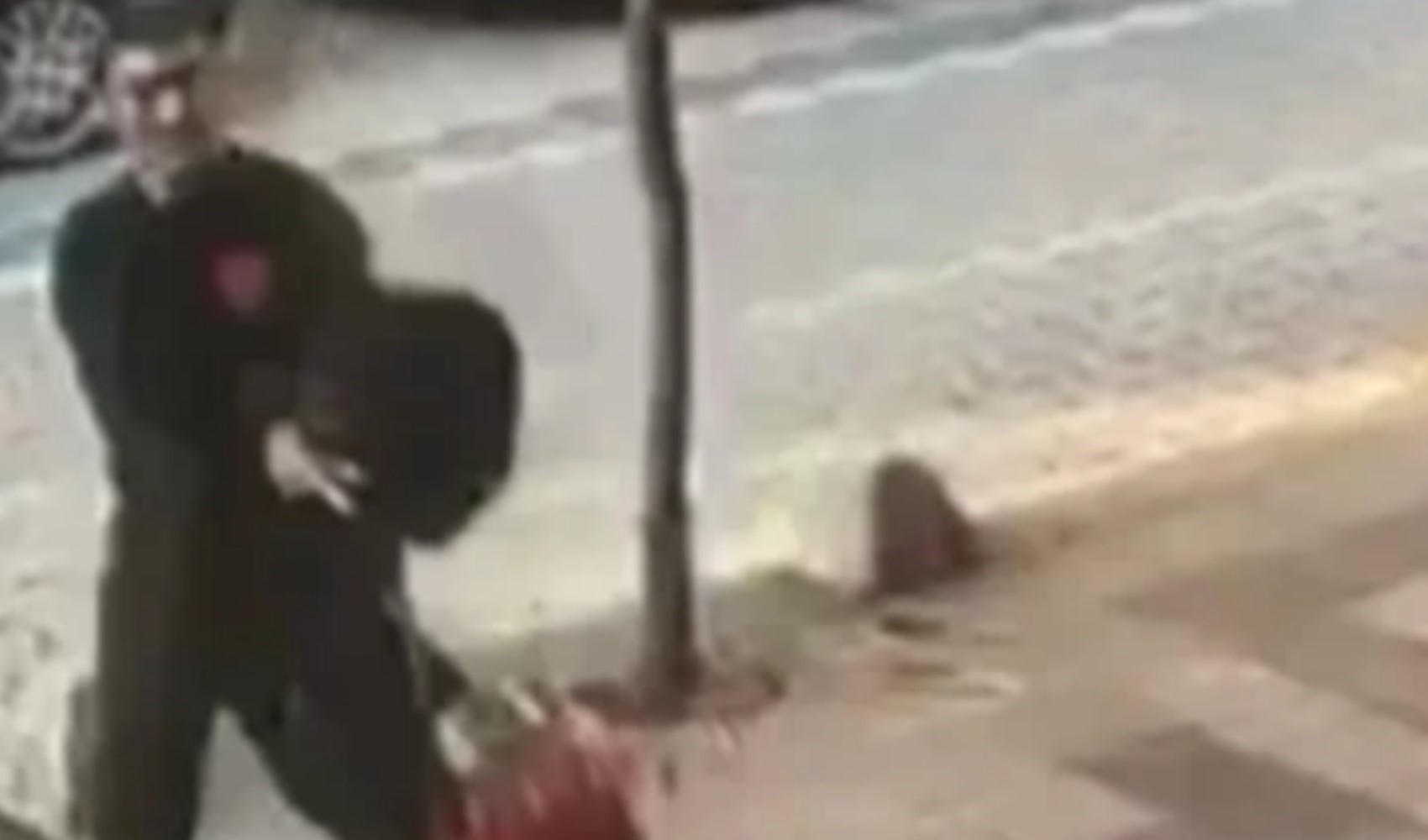 Altınları çalan şüpheli, kadını yatak odasına kilitledi