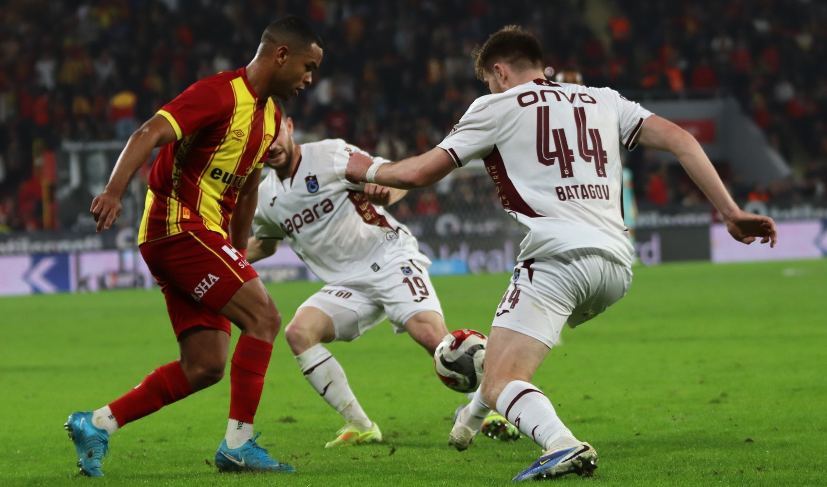 Trabzonspor'dan İzmir'de altın değerinde 3 puan
