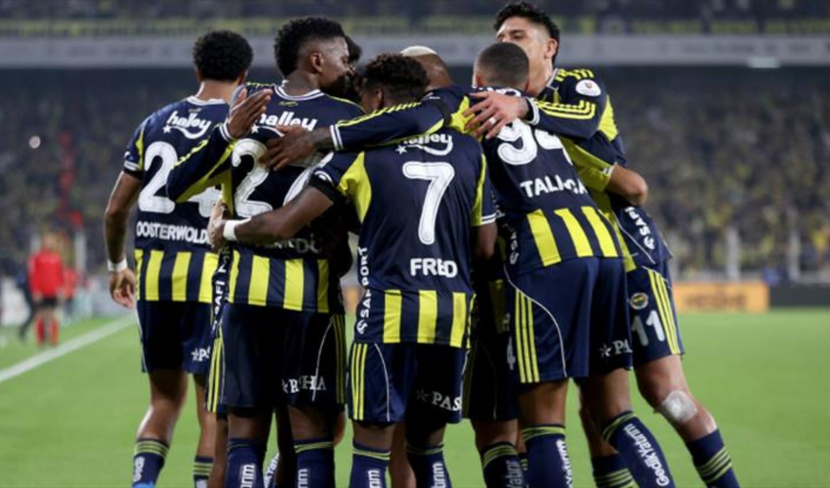 Fenerbahçe'de bir kadro dışı daha!