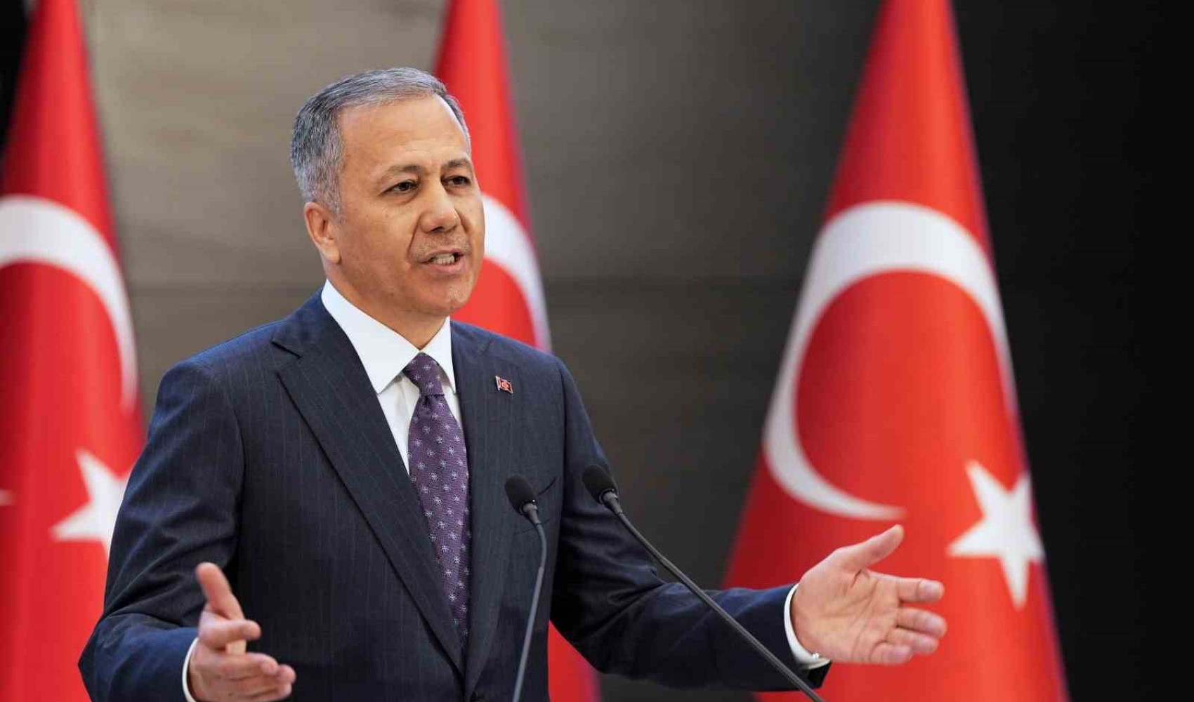 Bakan Yerlikaya: Suriyeli kardeşlerimizin yanındayız