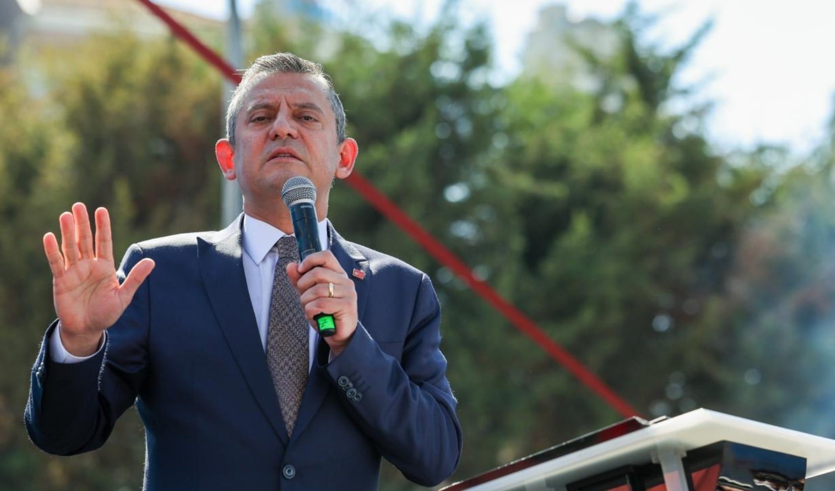 CHP'ye kötü haber: Özgür Özel'in masasındaki ankette beklenmeyen sonuç