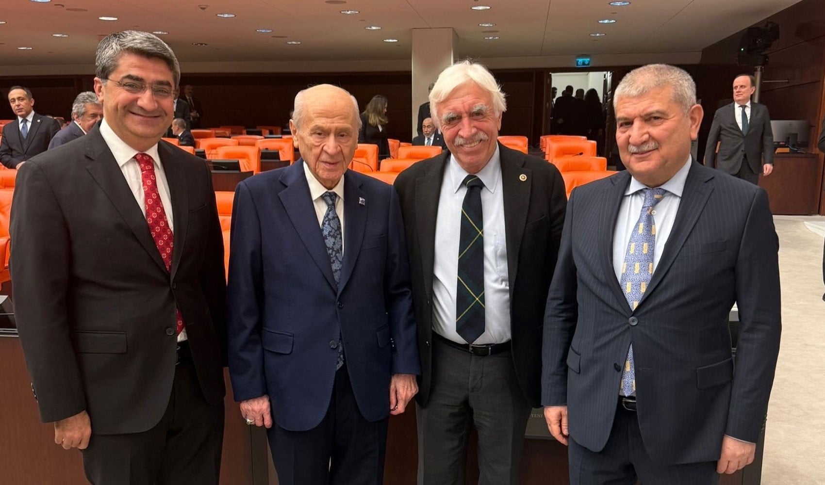 DEM Partili Cengiz Çandar ve Devlet Bahçeli'den samimi poz: Fotoğrafa düştüğü not dikkat çekti