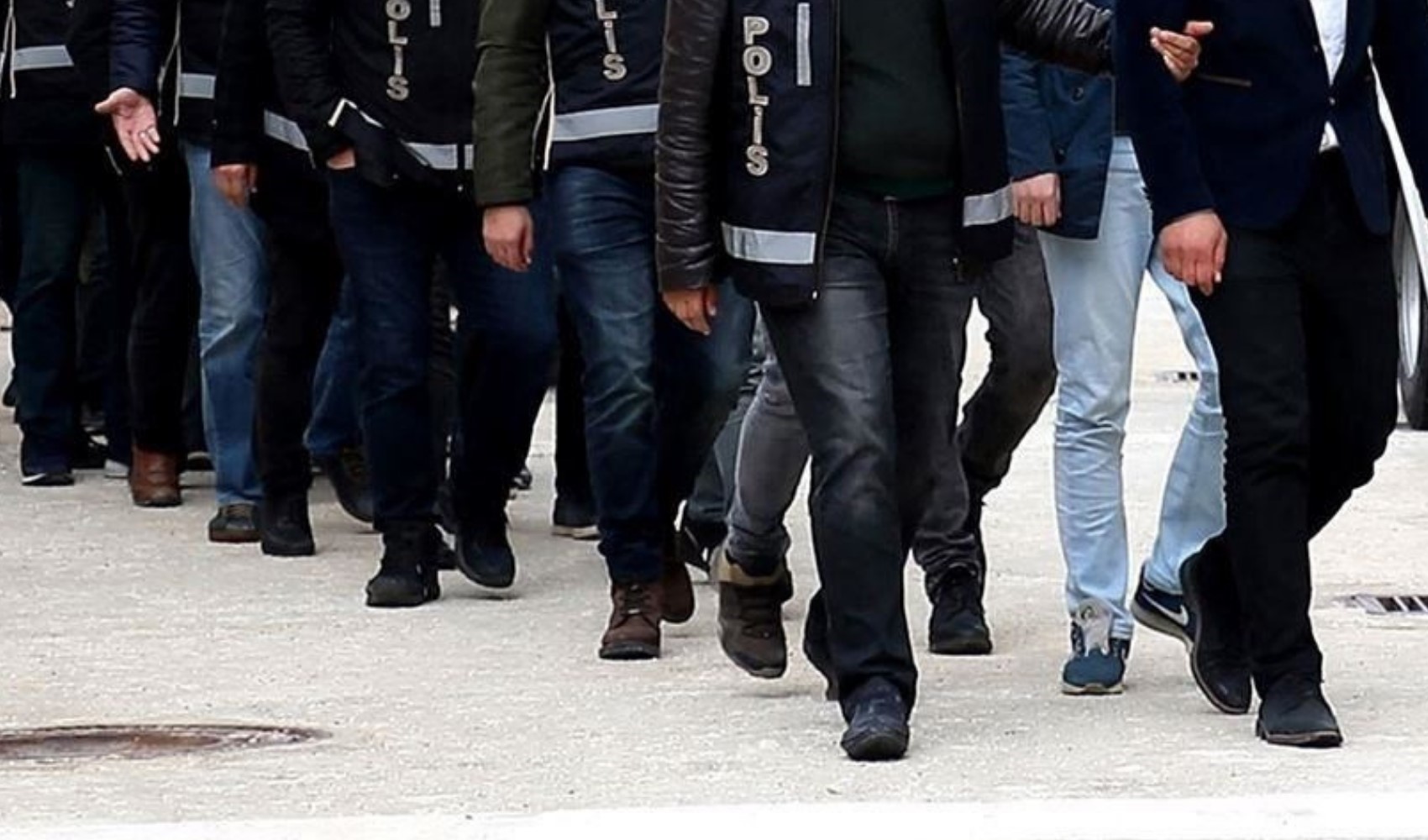 6 ilde eş zamanlı FETÖ operasyonu: 13 gözaltı kararı