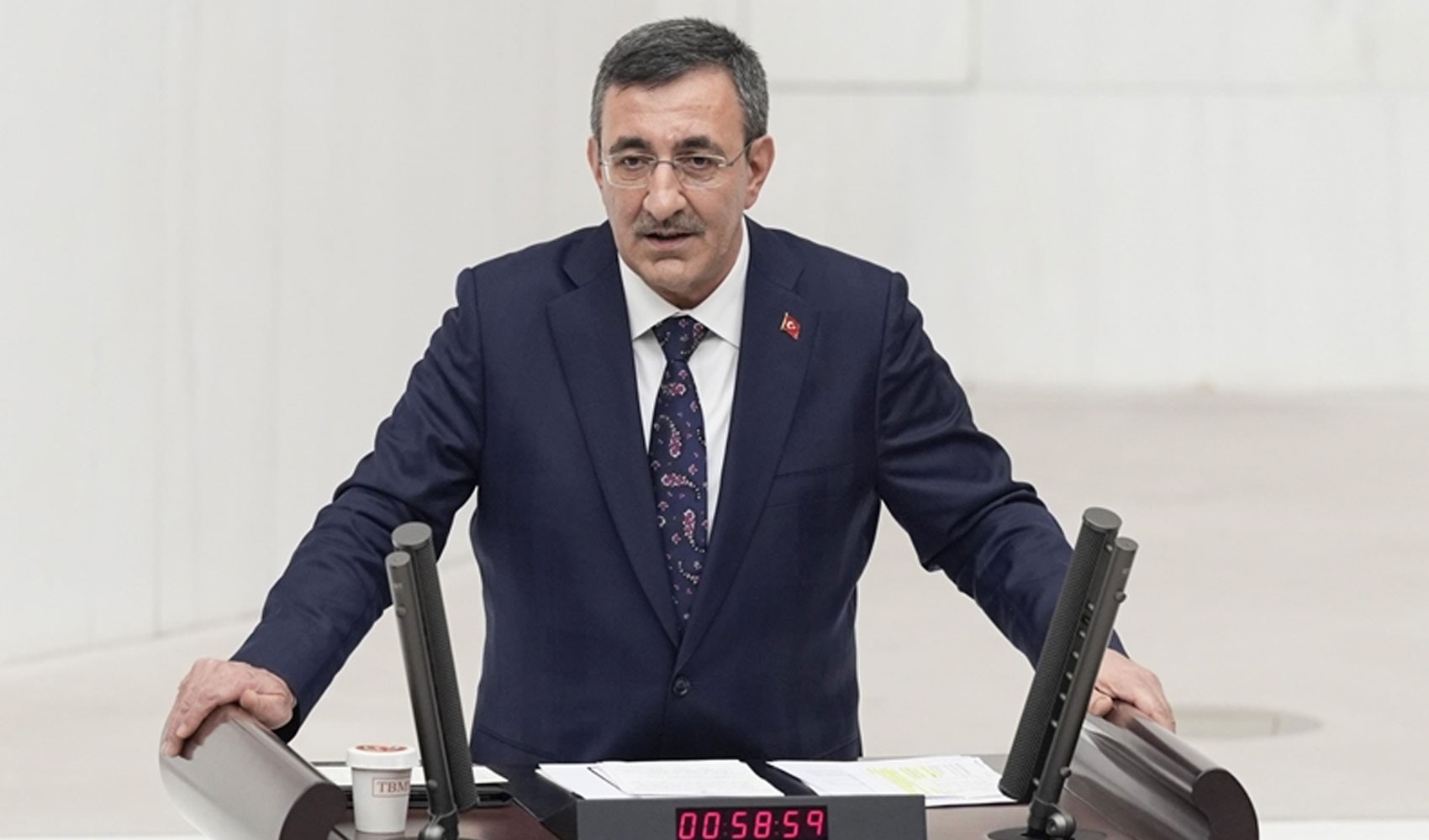 Bütçe konuşması gündeme oturdu: Cevdet Yılmaz 72 dakikada 60 kez 'büyüdük' dedi