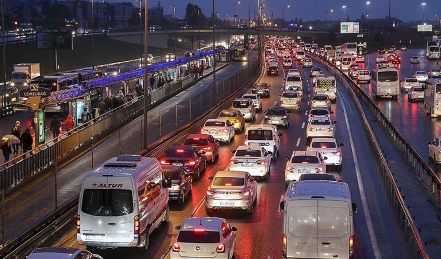 Ömrümüz trafikte geçiyor: Her yıl 118 saatimiz trafiğe gidiyor