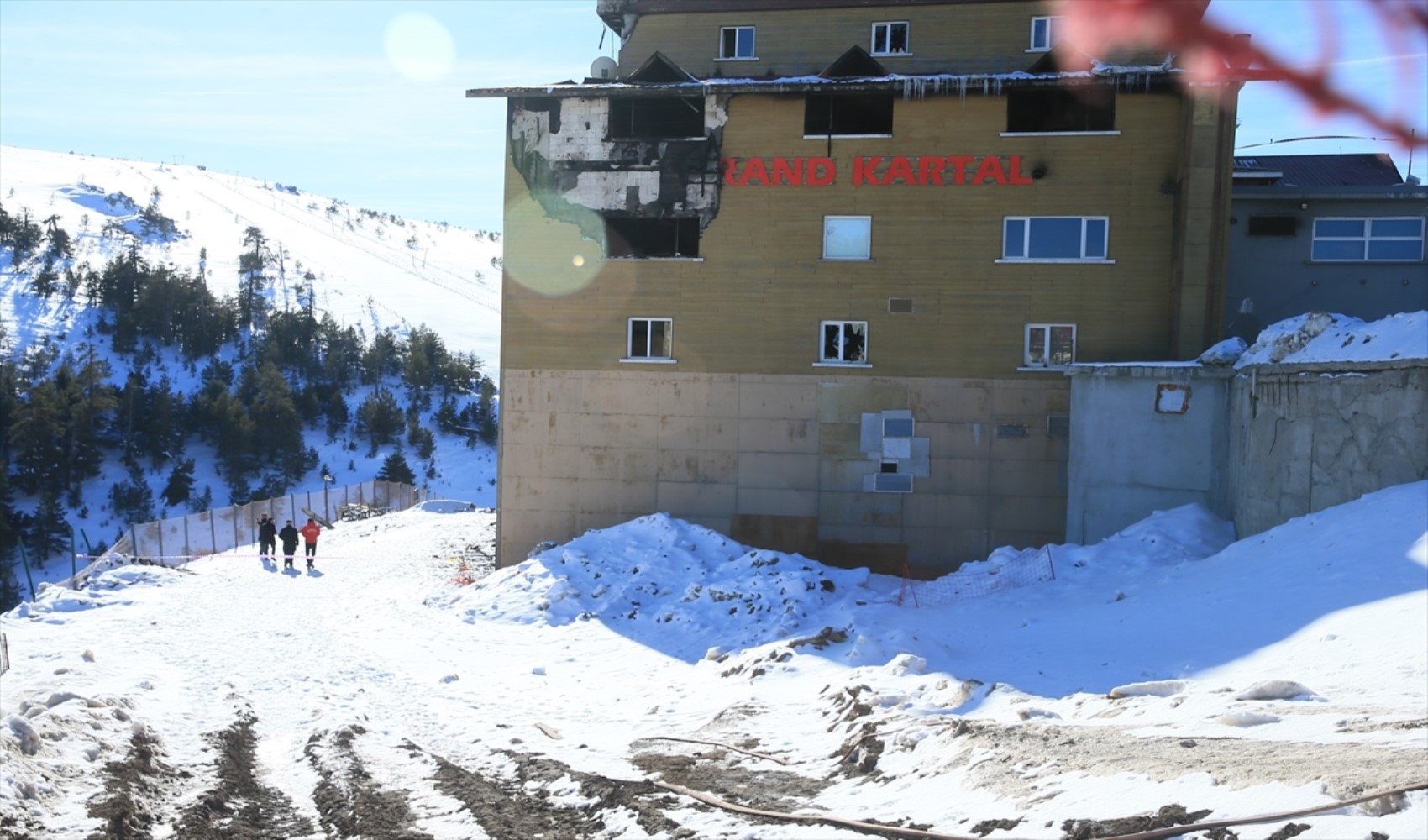 Otel yangınında oğlunu kaybetti... Otelin üç hissedarı ile ilgili olay yaratacak iddiada bulundu: 5 milyon dolar neden çekildi?