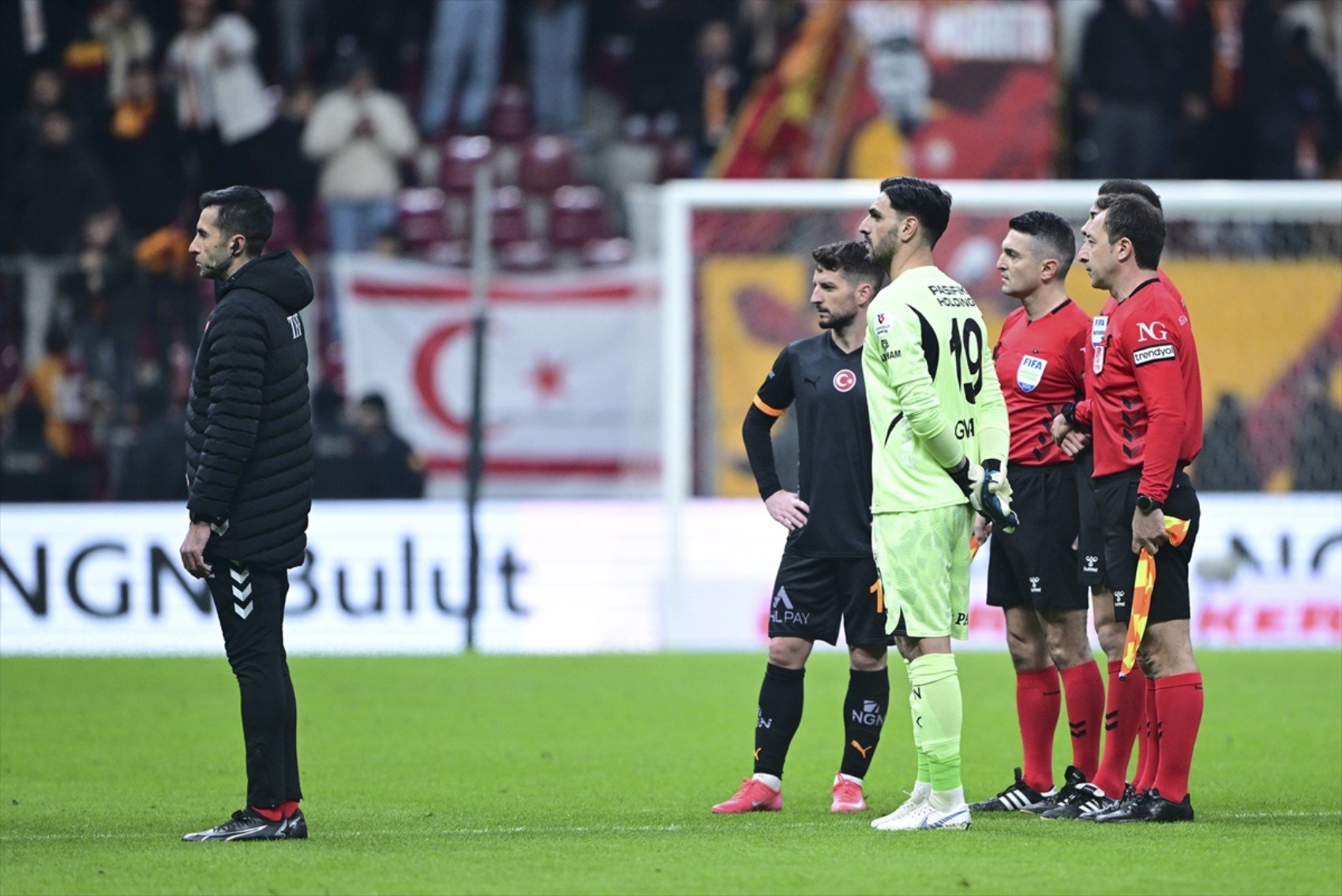 Adana Demirspor’dan sahadan çekilme kararıyla ilgili açıklama: Metin Öztürk ve Okan Buruk'a sert tepki!