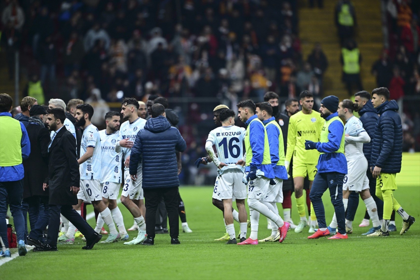 Adana Demirspor’dan sahadan çekilme kararıyla ilgili açıklama: Metin Öztürk ve Okan Buruk'a sert tepki!