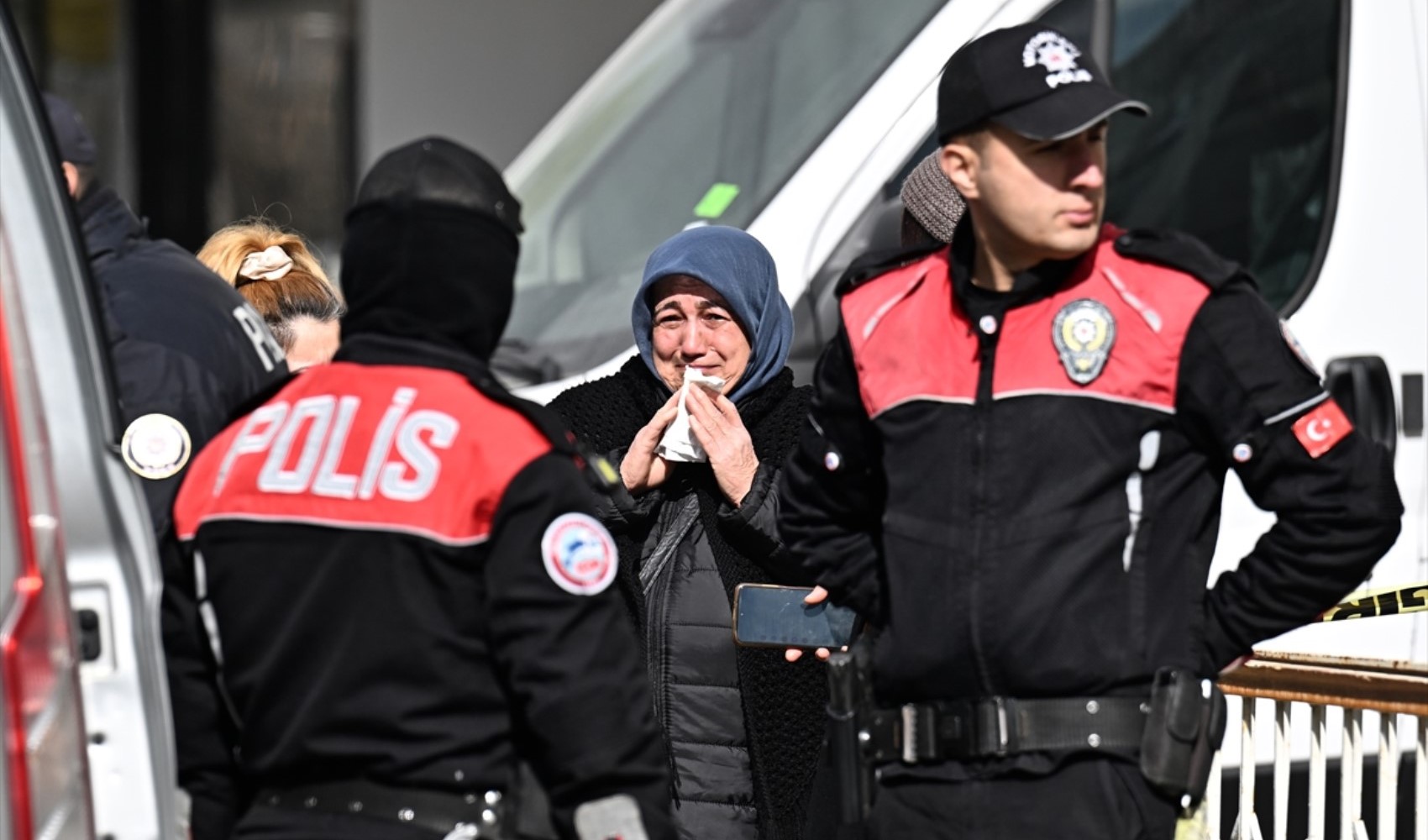 Ankara'da 2 çocuğunu bileklerinden keserek öldüren anne şizofreni hastasıymış!