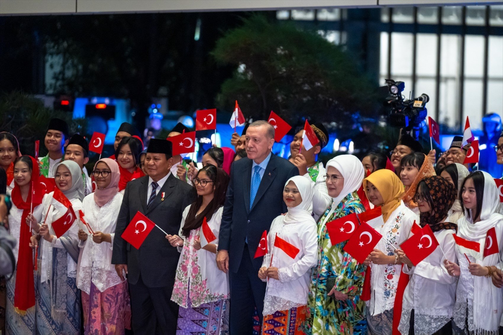 Erdoğan’ın Asya turundaki uçak konvoyu tartışma yarattı: Togg'lar kargo uçağında taşındı!