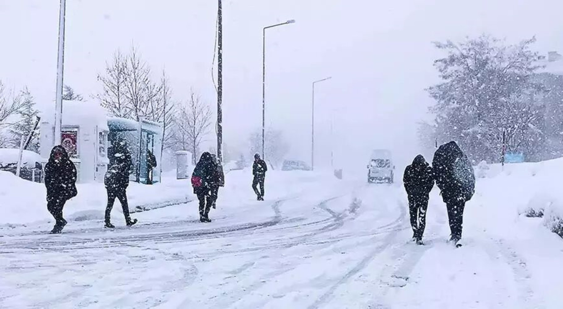 Kar yağışı devam ediyor: Birçok il ve ilçede eğitime ara verildi: İstanbul’da okullar tatil edildi mi? İdari personeller izinli sayılacak! İşte 13 Şubat 2025'te okulların tatil edildiği il ve ilçeler