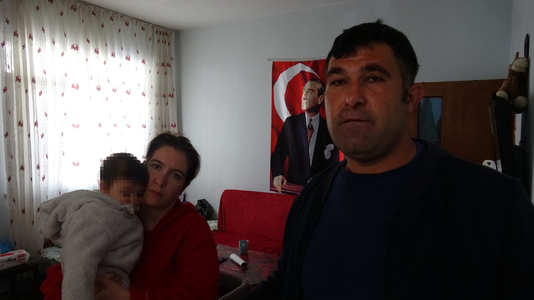 Inquilino sotto sfratto minaccia di dare fuoco alla casa con la famiglia: 'Sono diventato un rifugiato nel mio stesso Paese'