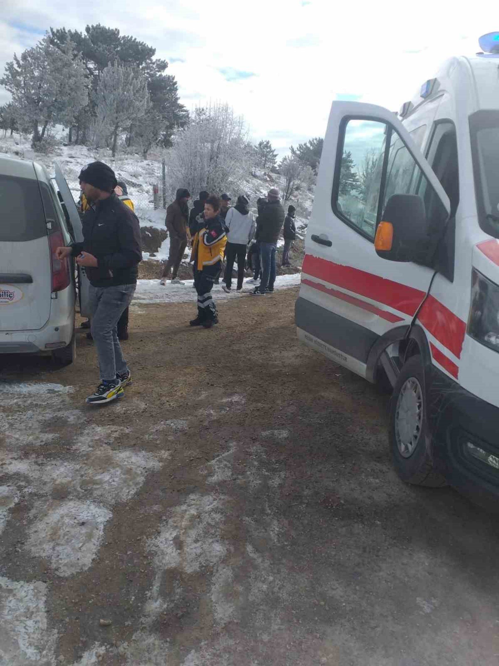 Bolu'da işçileri taşıyan servis devrildi... Çok sayıda işçi yaralandı