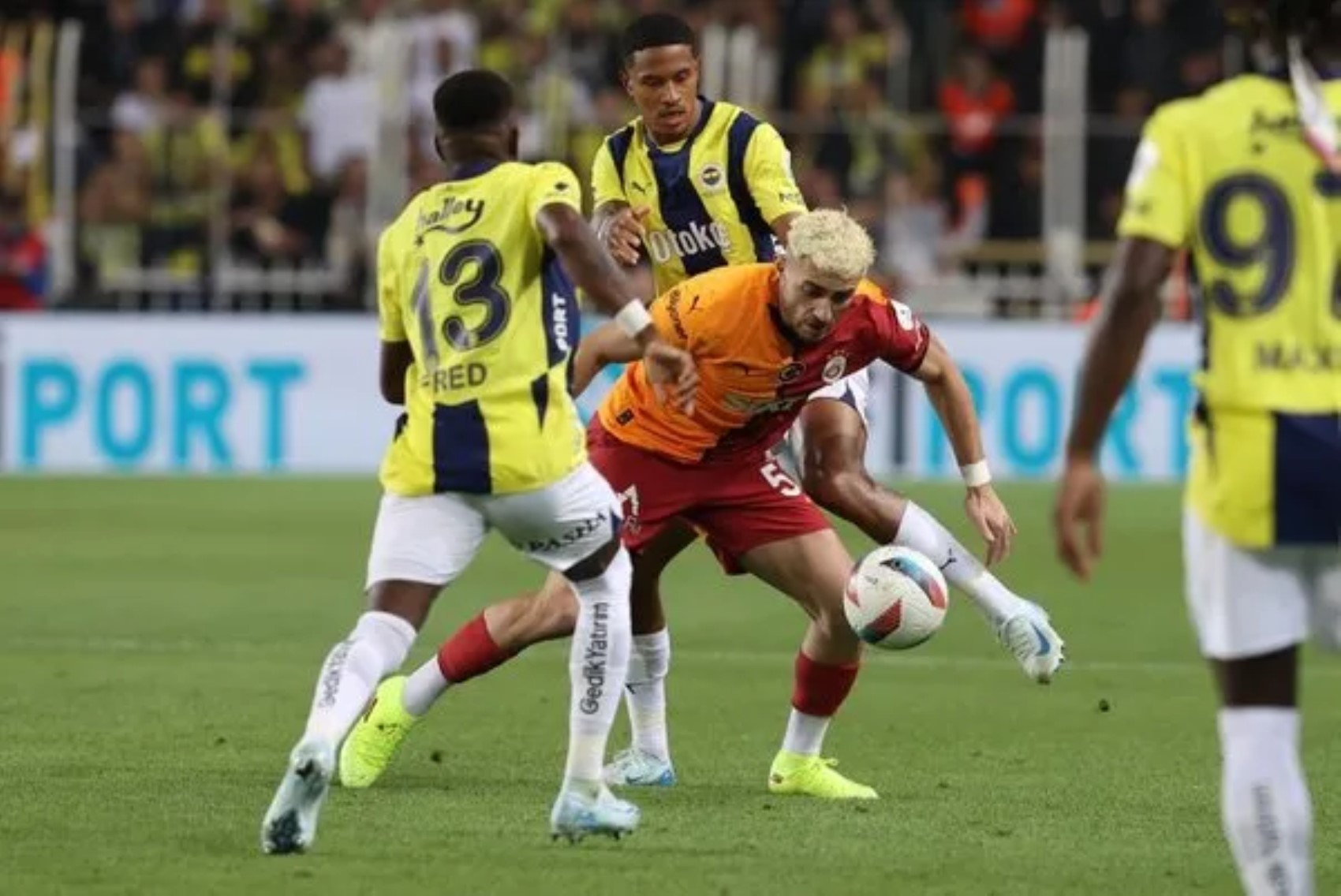 Ipotesi arbitro straniero per il derby Galatasaray-Fenerbahçe: arriva l'ordine di iniziare le ricerche