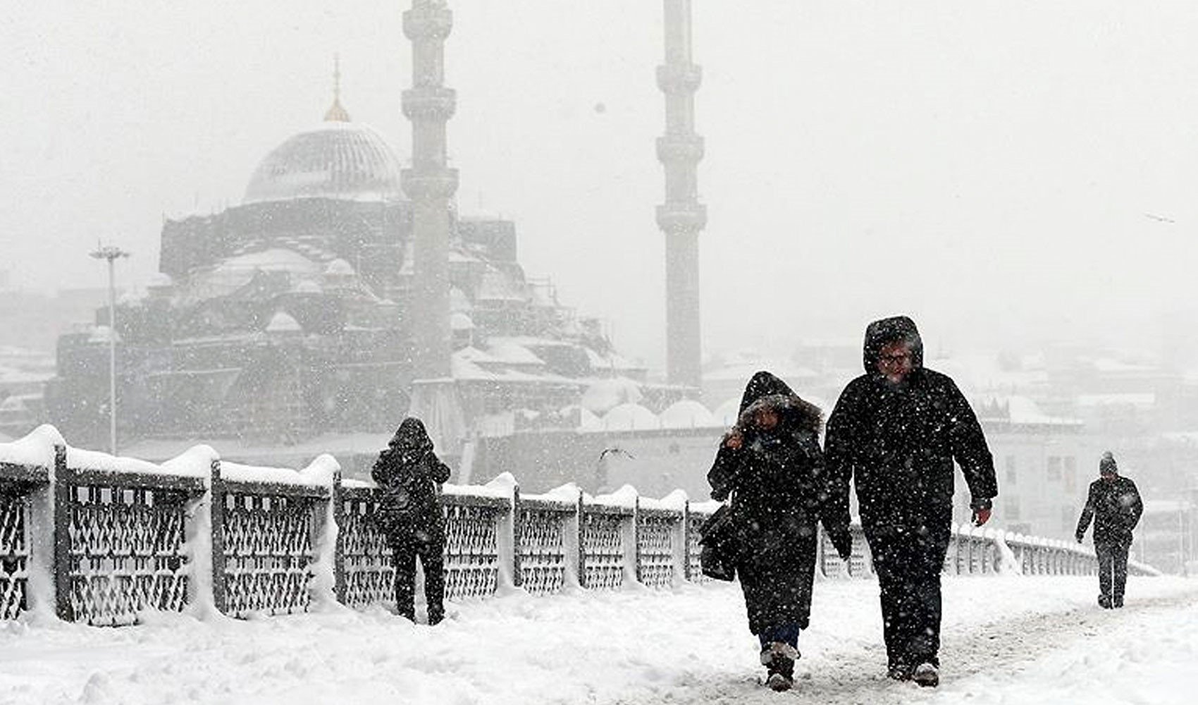 Meteoroloji uzmanı İstanbul'da kar yağışı için tarih verdi: Bu kez daha kuvvetli olacak, kar kalınlığı 10 santimi geçebilir