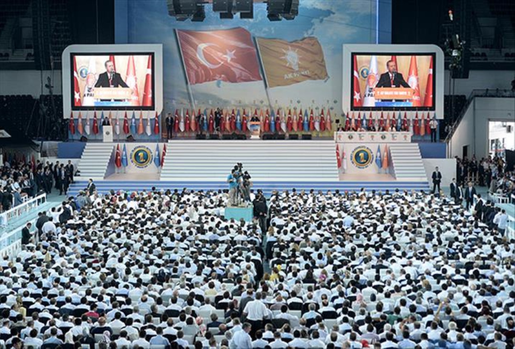 Incertezza congressuale nell'AKP: i quadri vengono rinnovati da zero!
