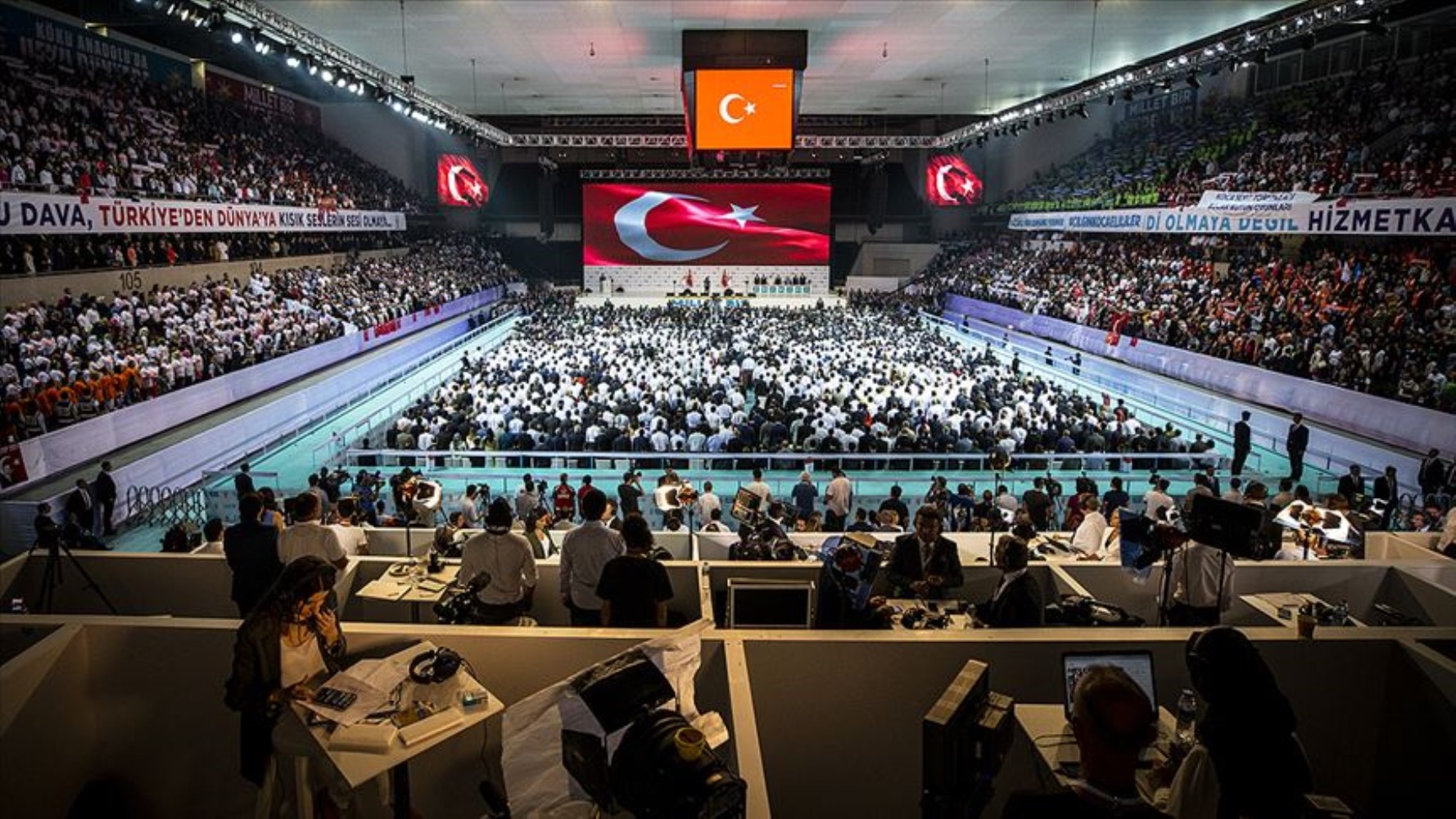Incertezza congressuale nell'AKP: i quadri vengono rinnovati da zero!