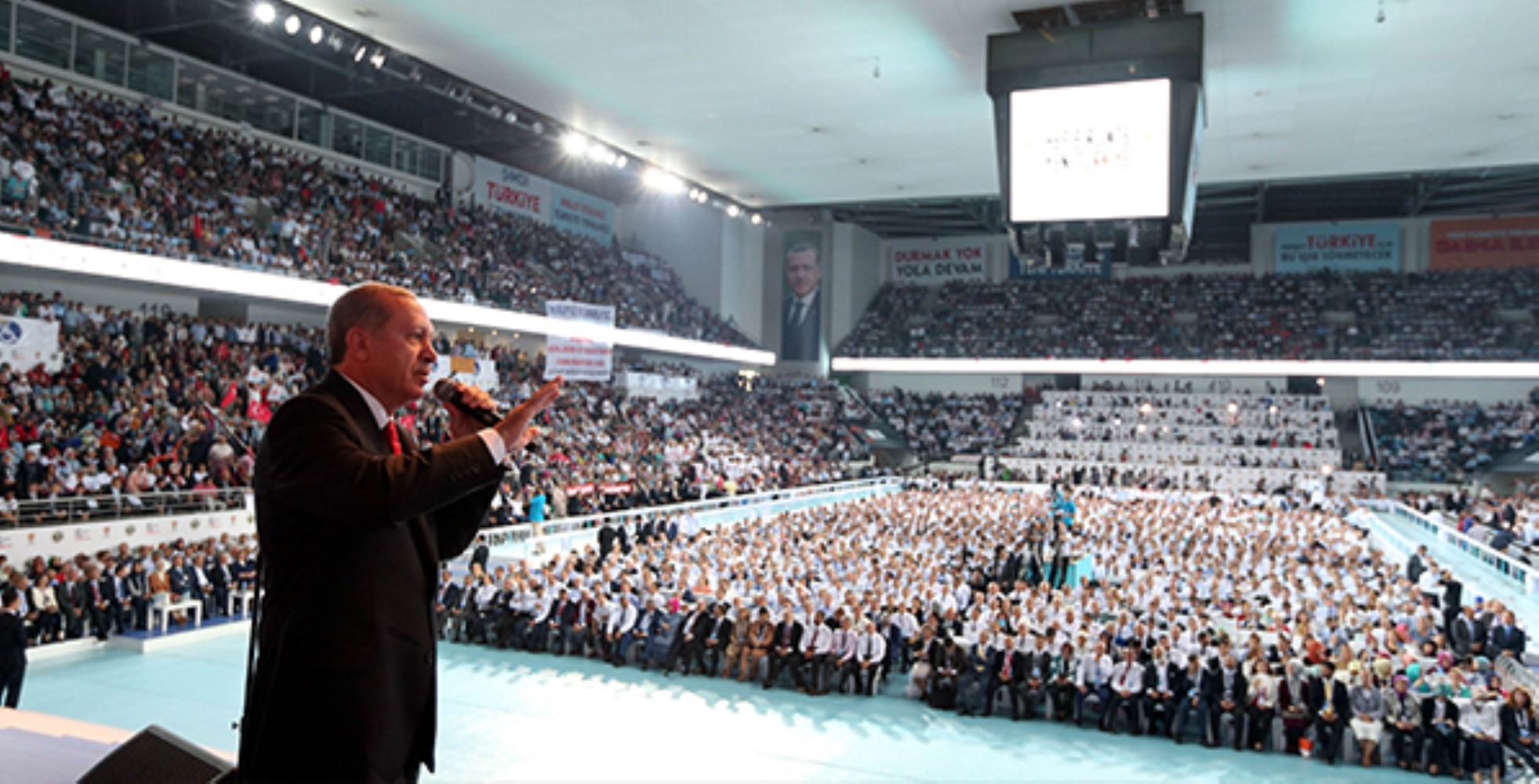 Incertezza congressuale nell'AKP: i quadri vengono rinnovati da zero!