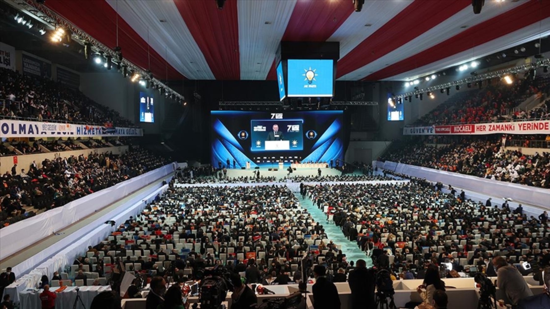 Incertezza congressuale nell'AKP: i quadri vengono rinnovati da zero!