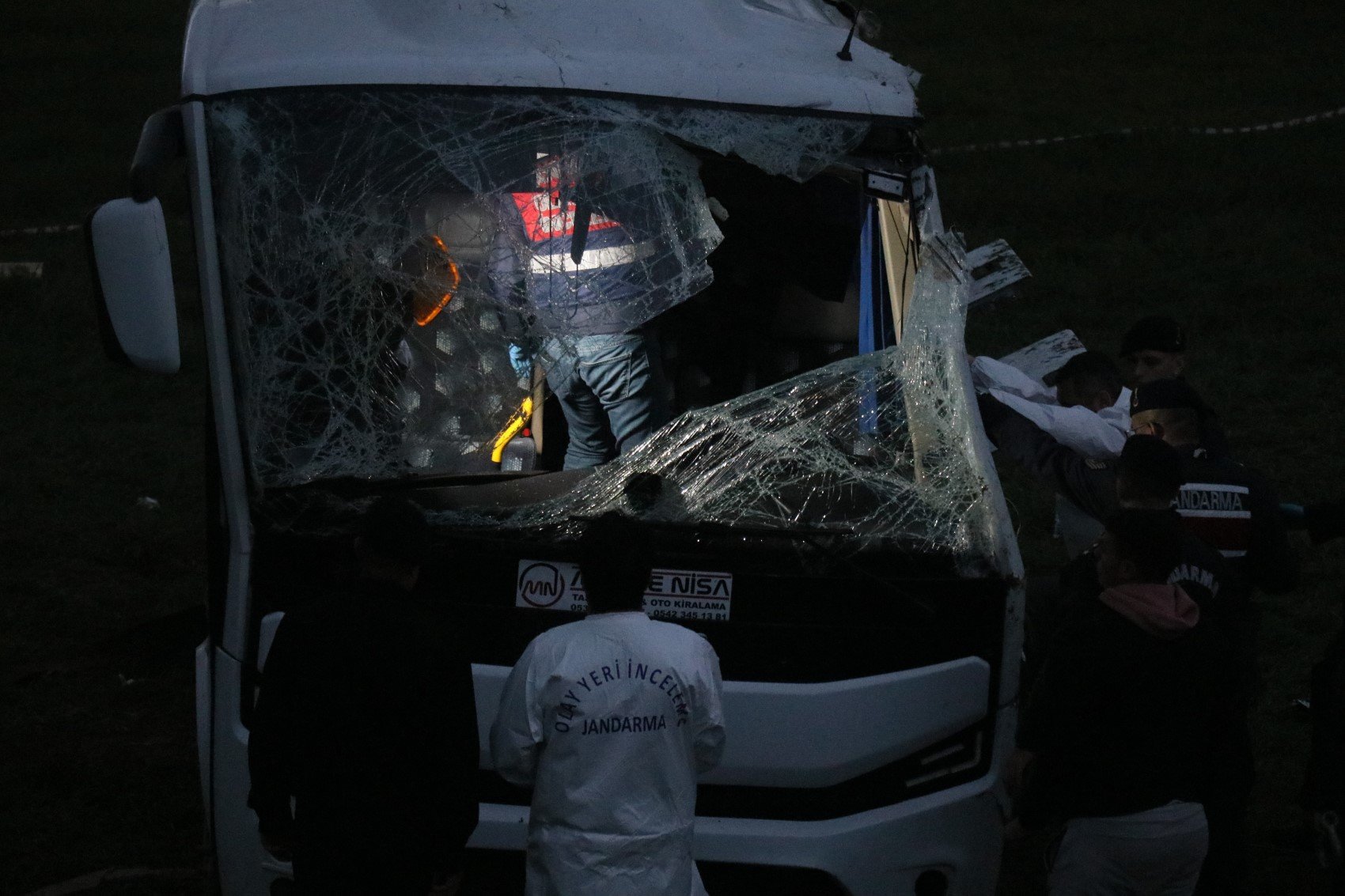 Denizli Valisi Coşkun 'Tek taraflı meydana gelen bir kaza' sözleriyle açıkladı: 2 öğrenci hayatını kaybetti