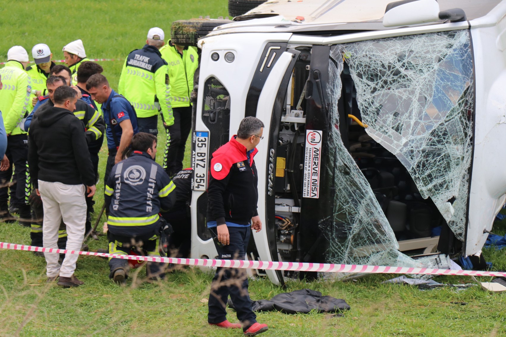 Denizli Valisi Coşkun 'Tek taraflı meydana gelen bir kaza' sözleriyle açıkladı: 2 öğrenci hayatını kaybetti