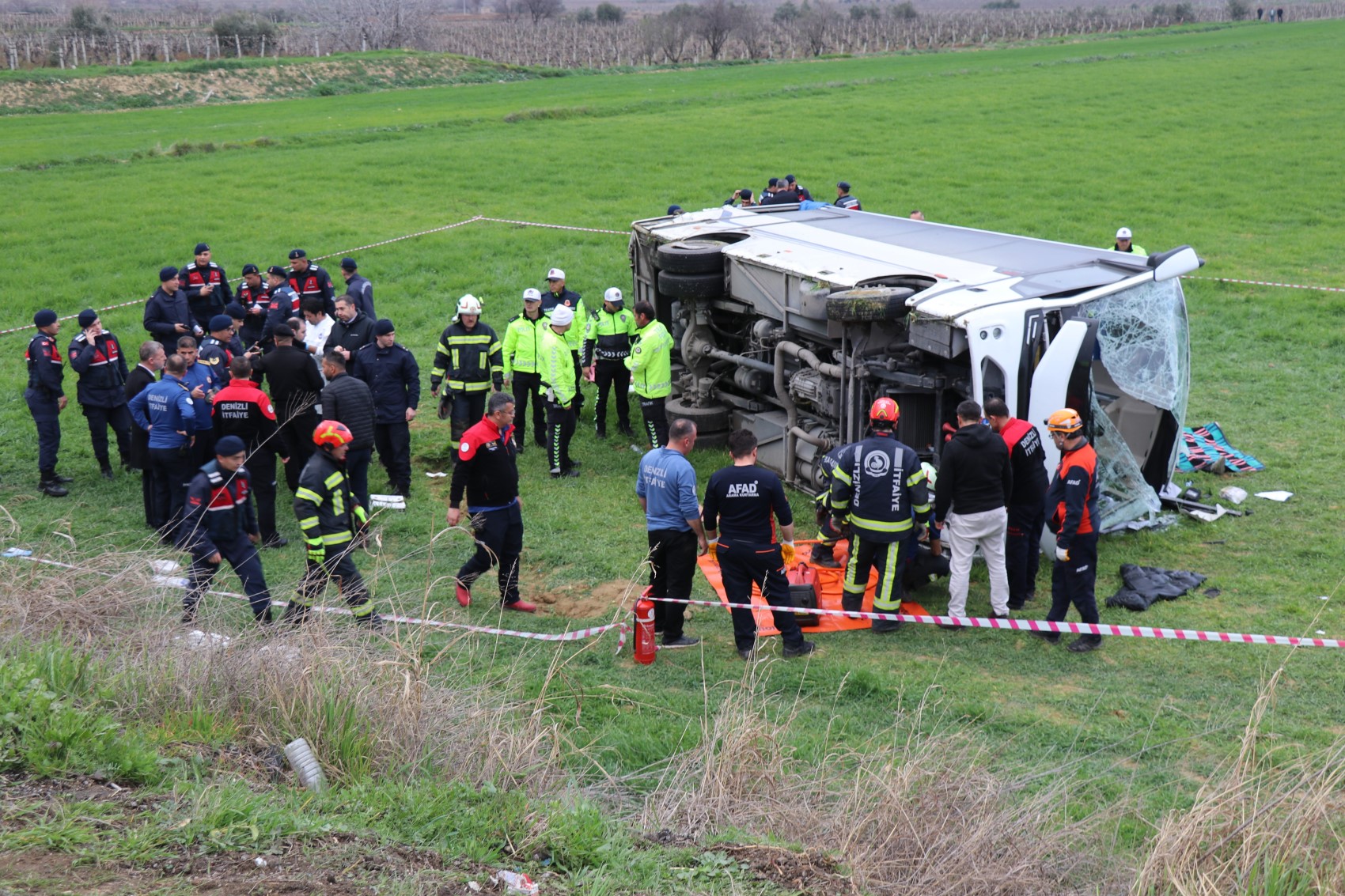 Denizli Valisi Coşkun 'Tek taraflı meydana gelen bir kaza' sözleriyle açıkladı: 2 öğrenci hayatını kaybetti