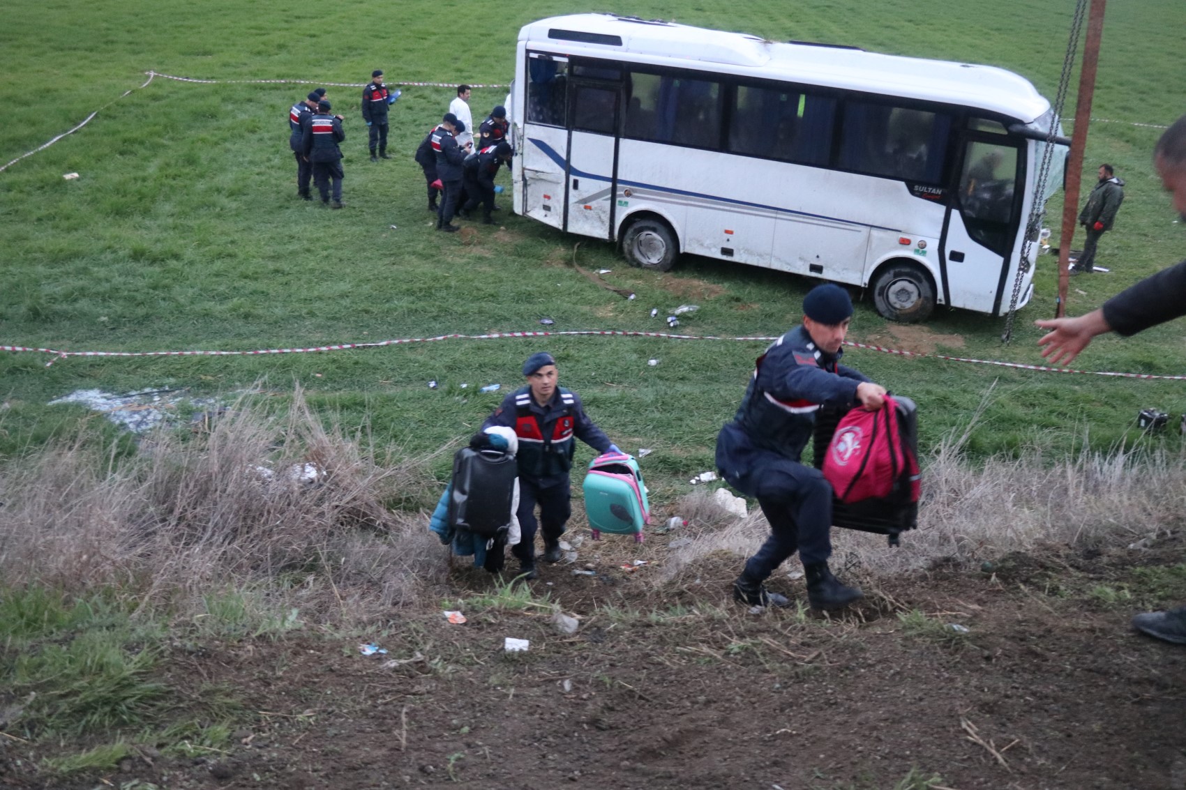 Denizli Valisi Coşkun 'Tek taraflı meydana gelen bir kaza' sözleriyle açıkladı: 2 öğrenci hayatını kaybetti