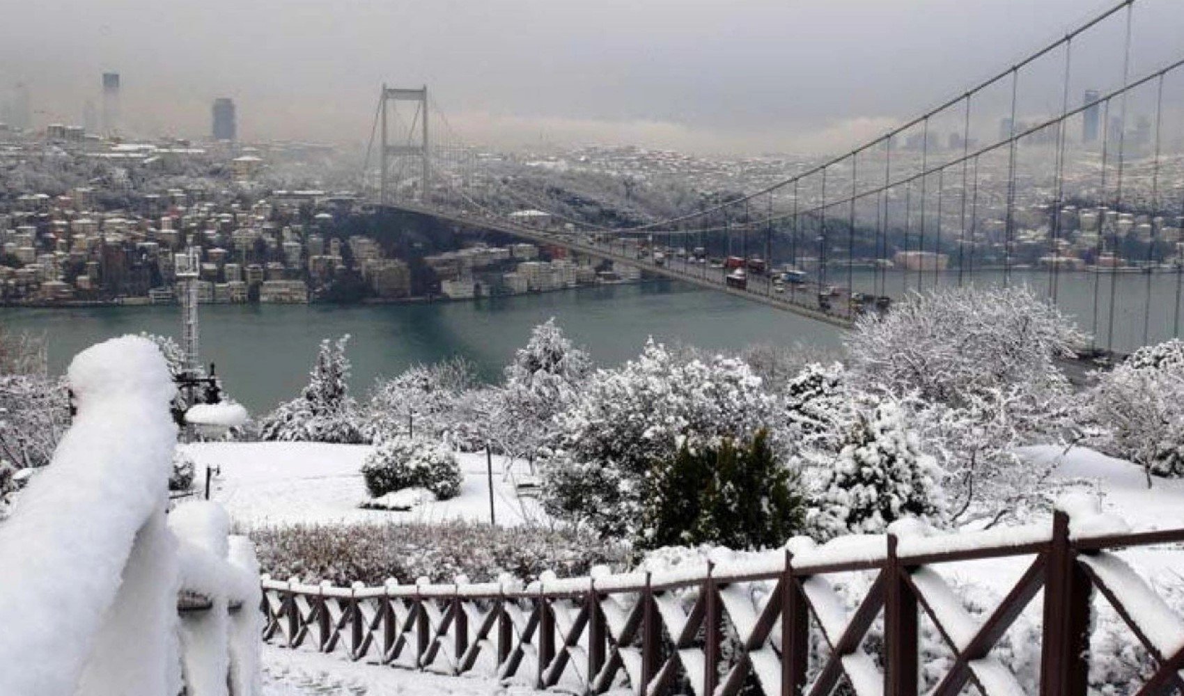 İstanbul'da kar başladı mı? Hangi ilçelerde kar yağmaya başladı? Altay soğuk hava dalgası İstanbul'a geldi mi?