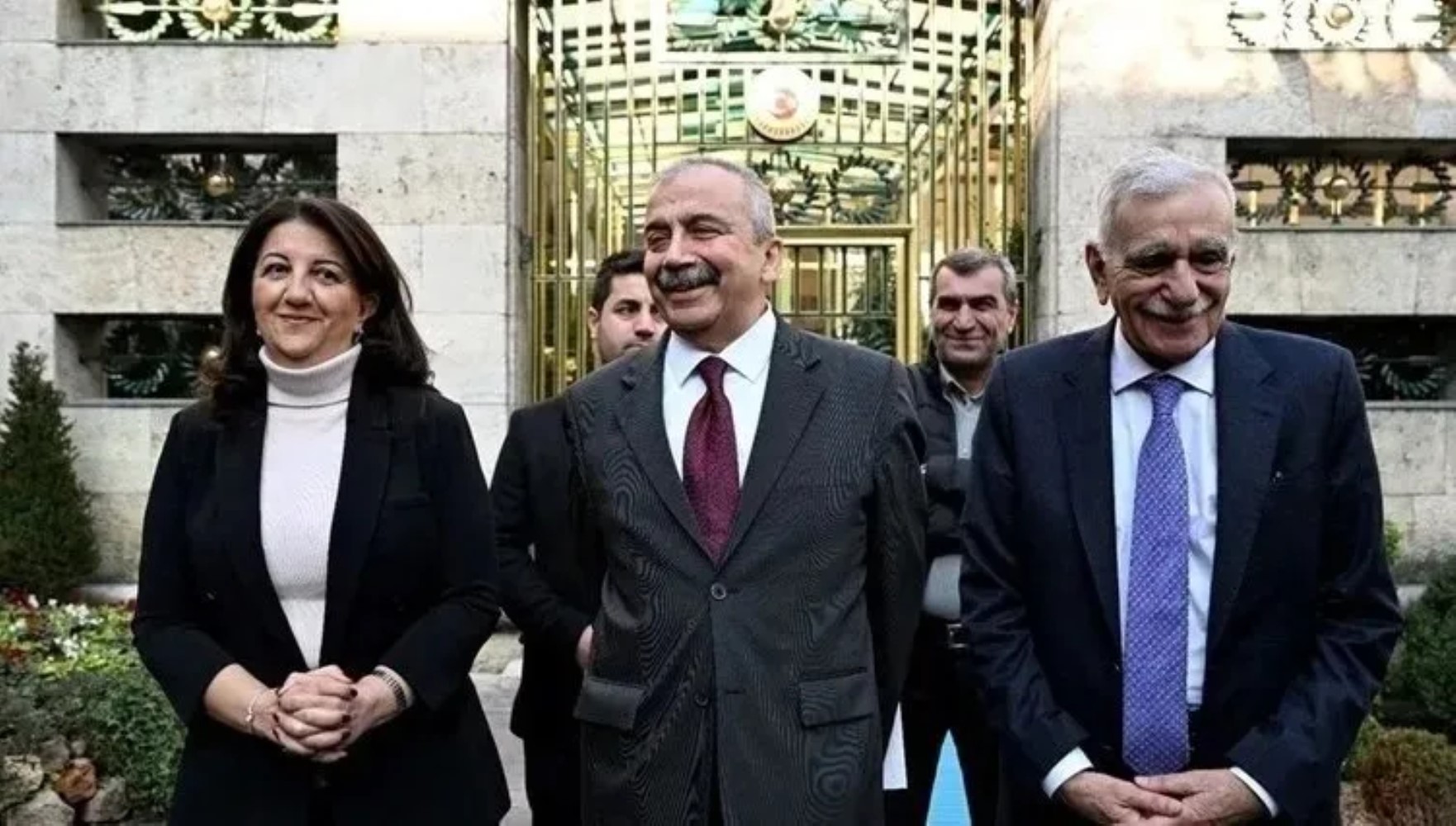 İktidar medyasından Öcalan'a övgüler devam ediyor: İkinci görüşme öncesi yeni kulis... DEM ve Öcalan arasında çatlak iddiası